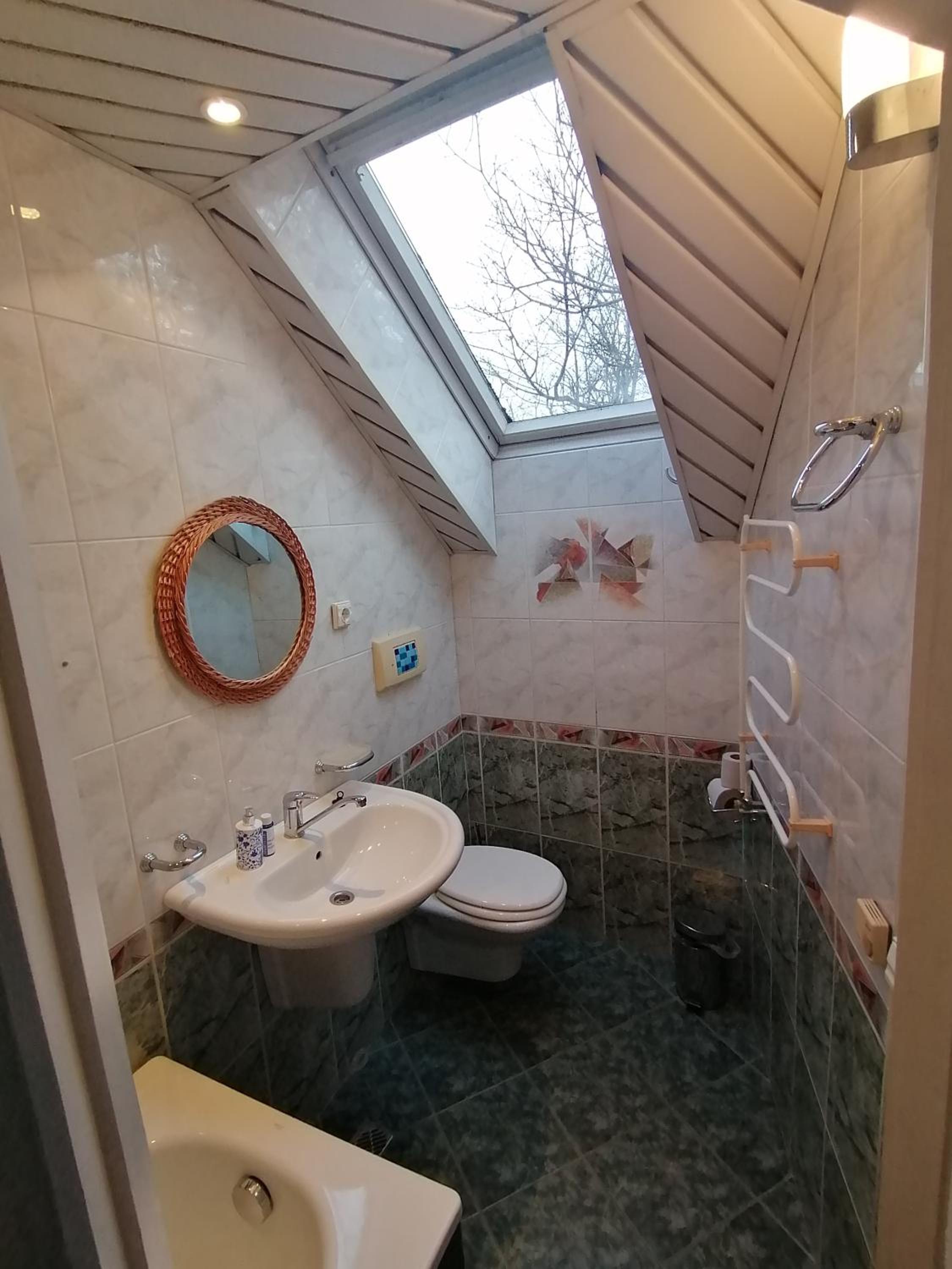 Family Room with Private Bathroom - Photo 3