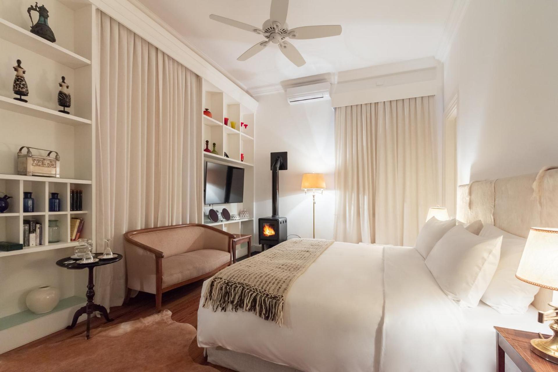 Deluxe Double Room with Balcony photo 3