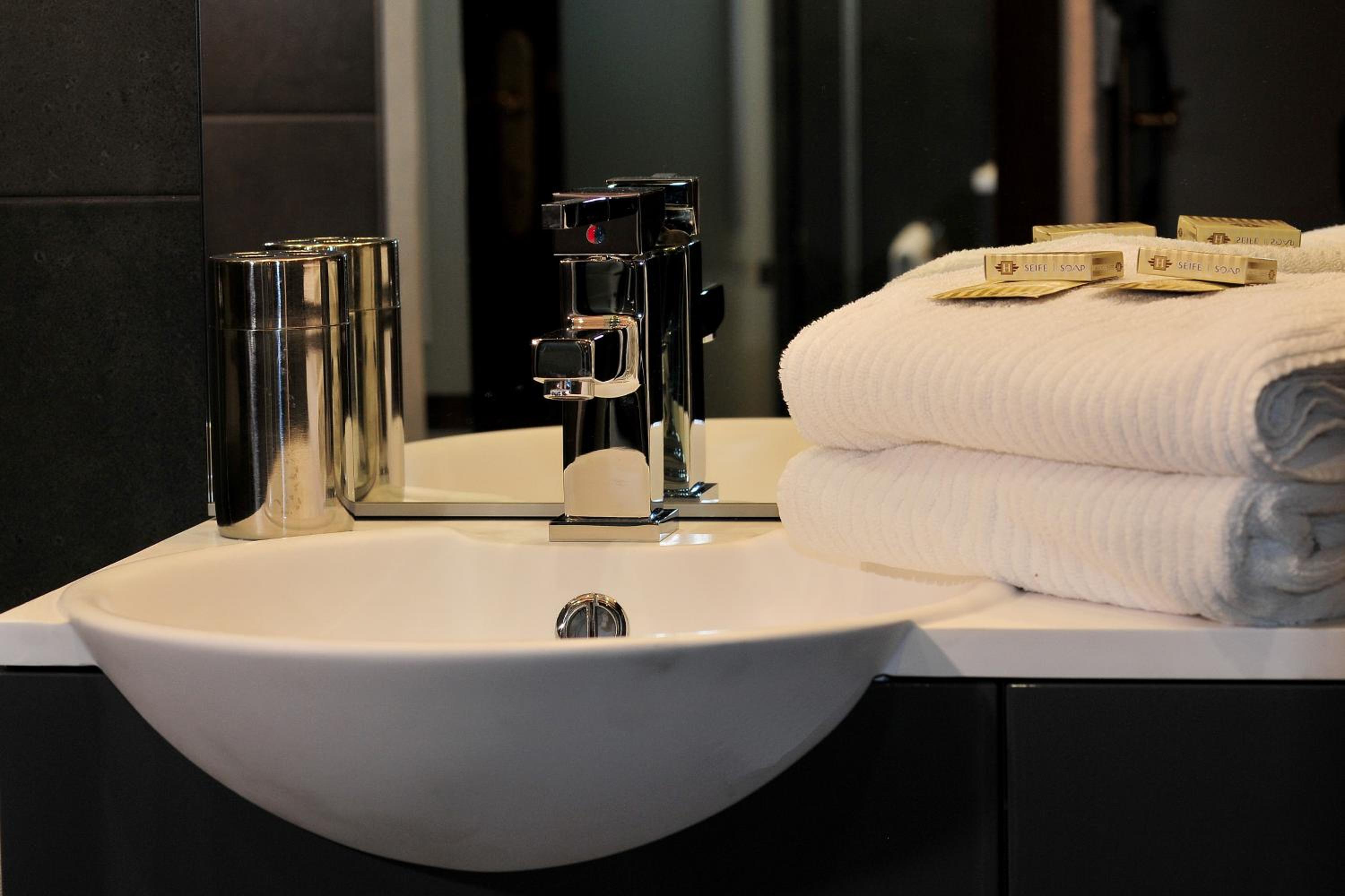 Double or Twin Room - Photo 9