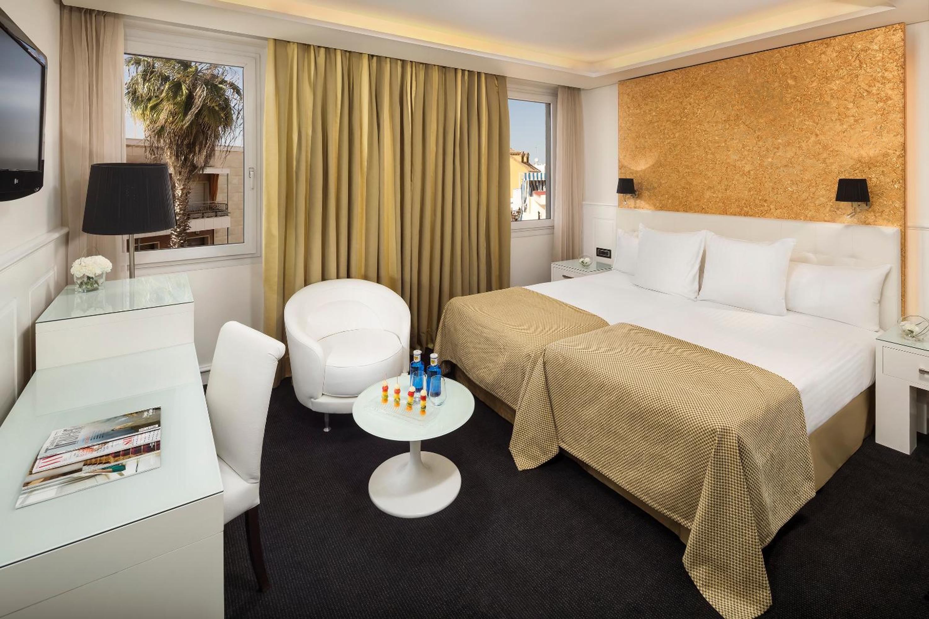 Two-Bedroom Suite Red Level