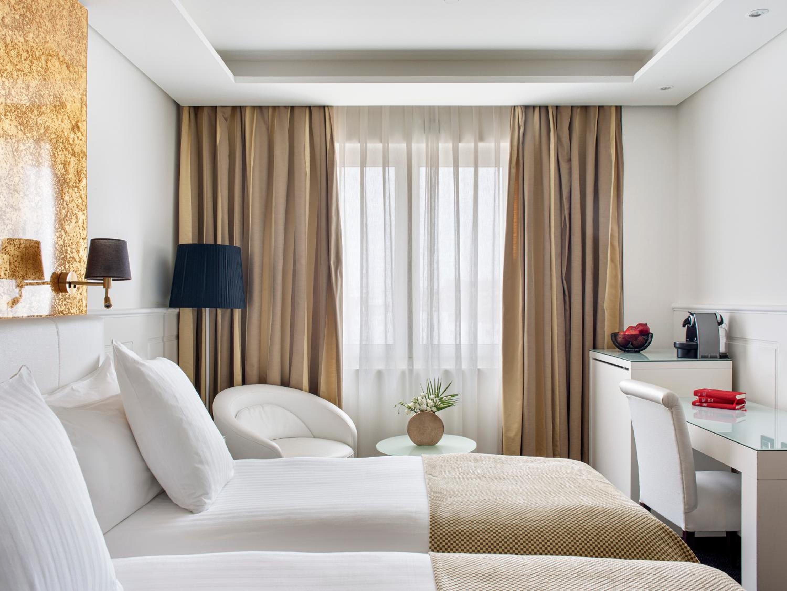 Deluxe Room - Photo 3