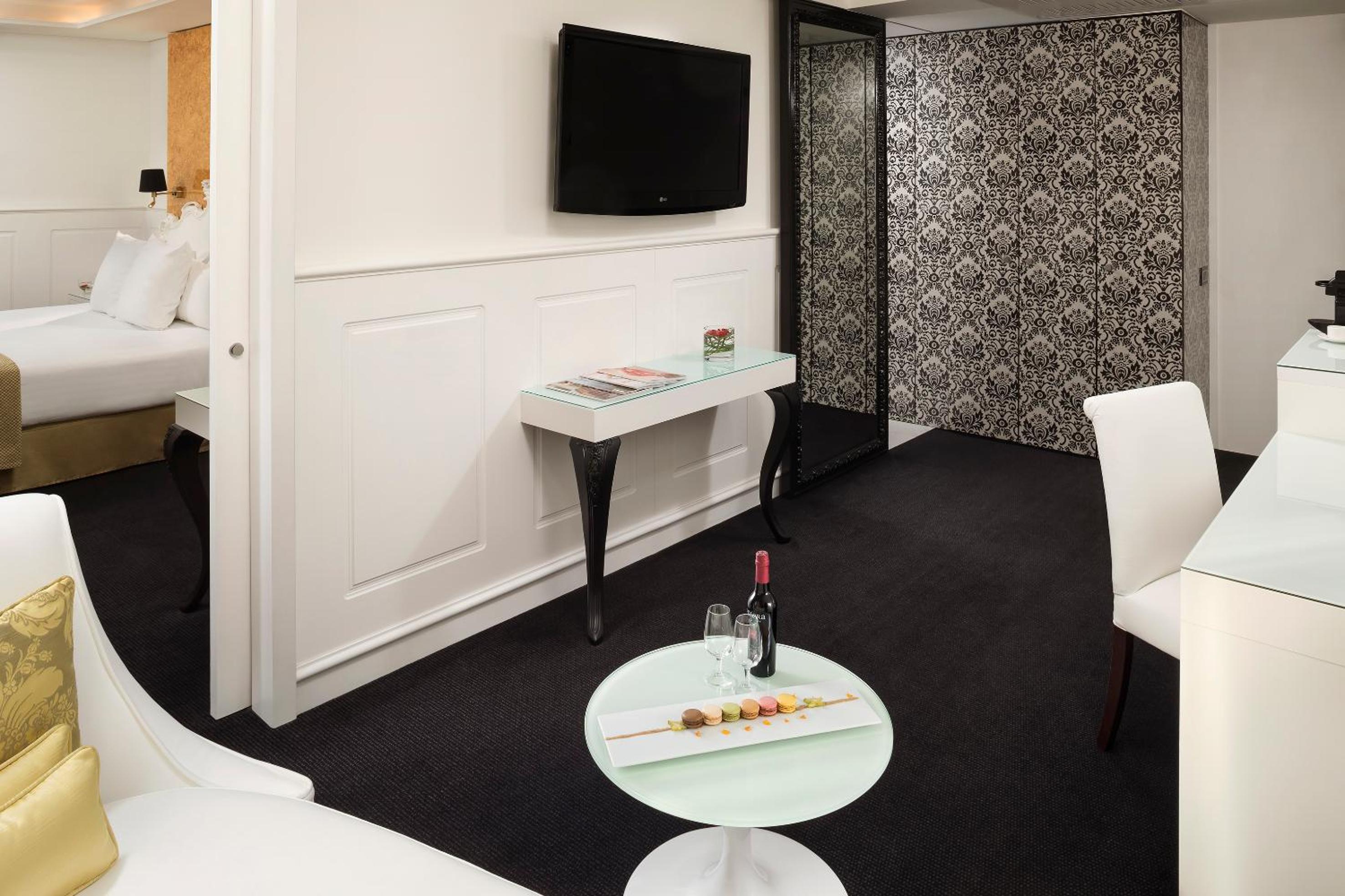 Junior Suite Red Level - Photo 1
