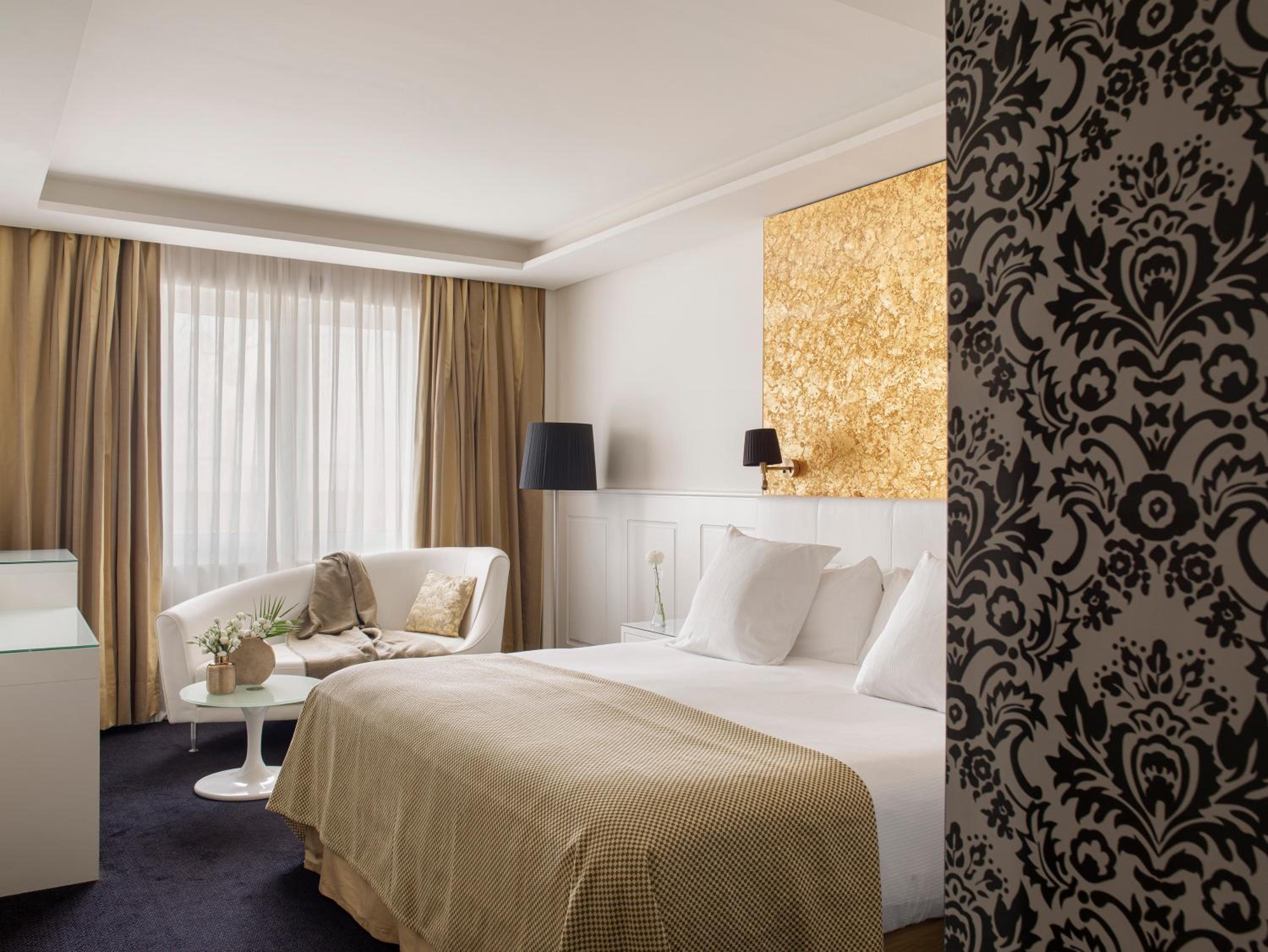 Premium Room Red Level - Photo 6