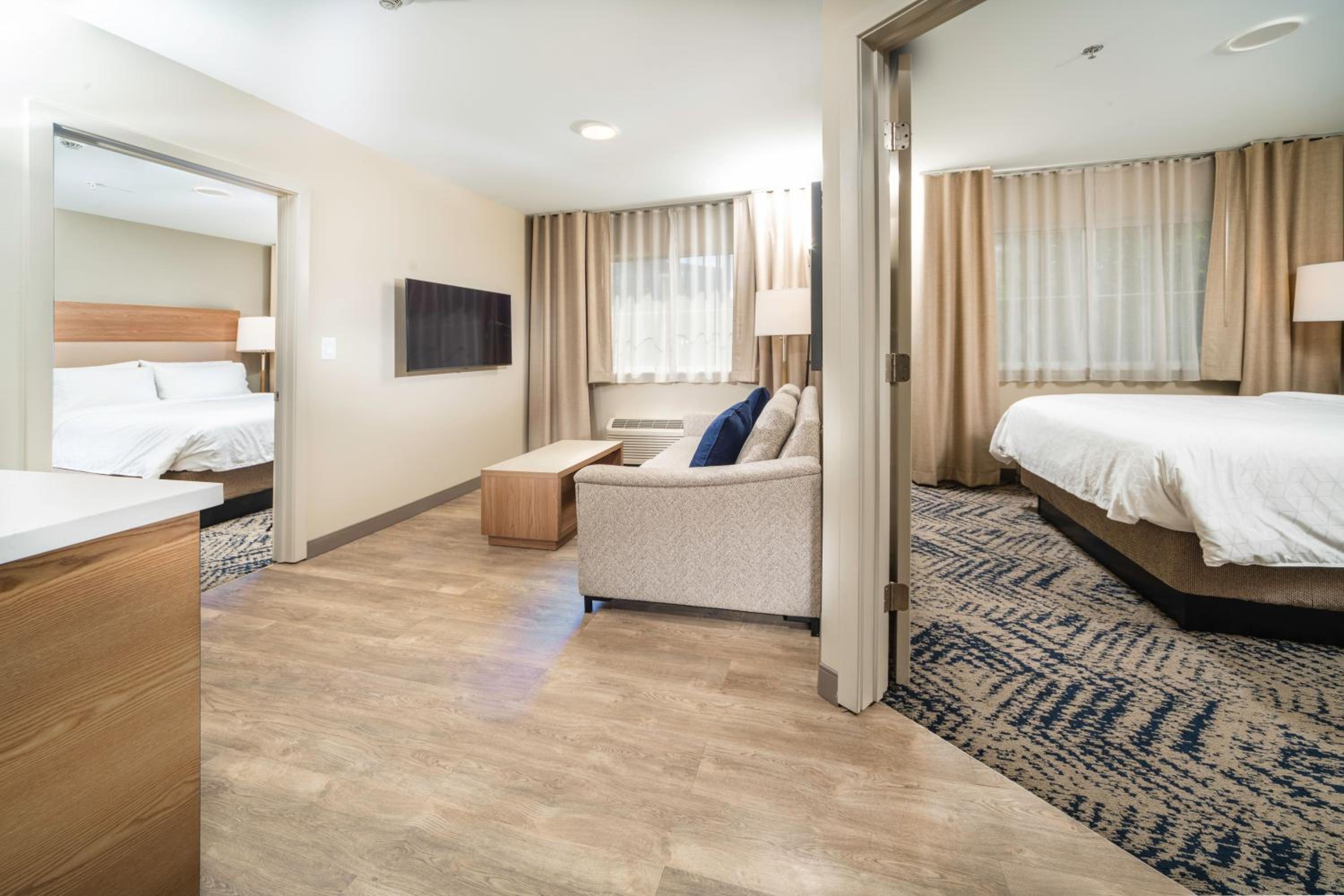Queen Suite with Two Queen Beds - Non-Smoking - Photo 1
