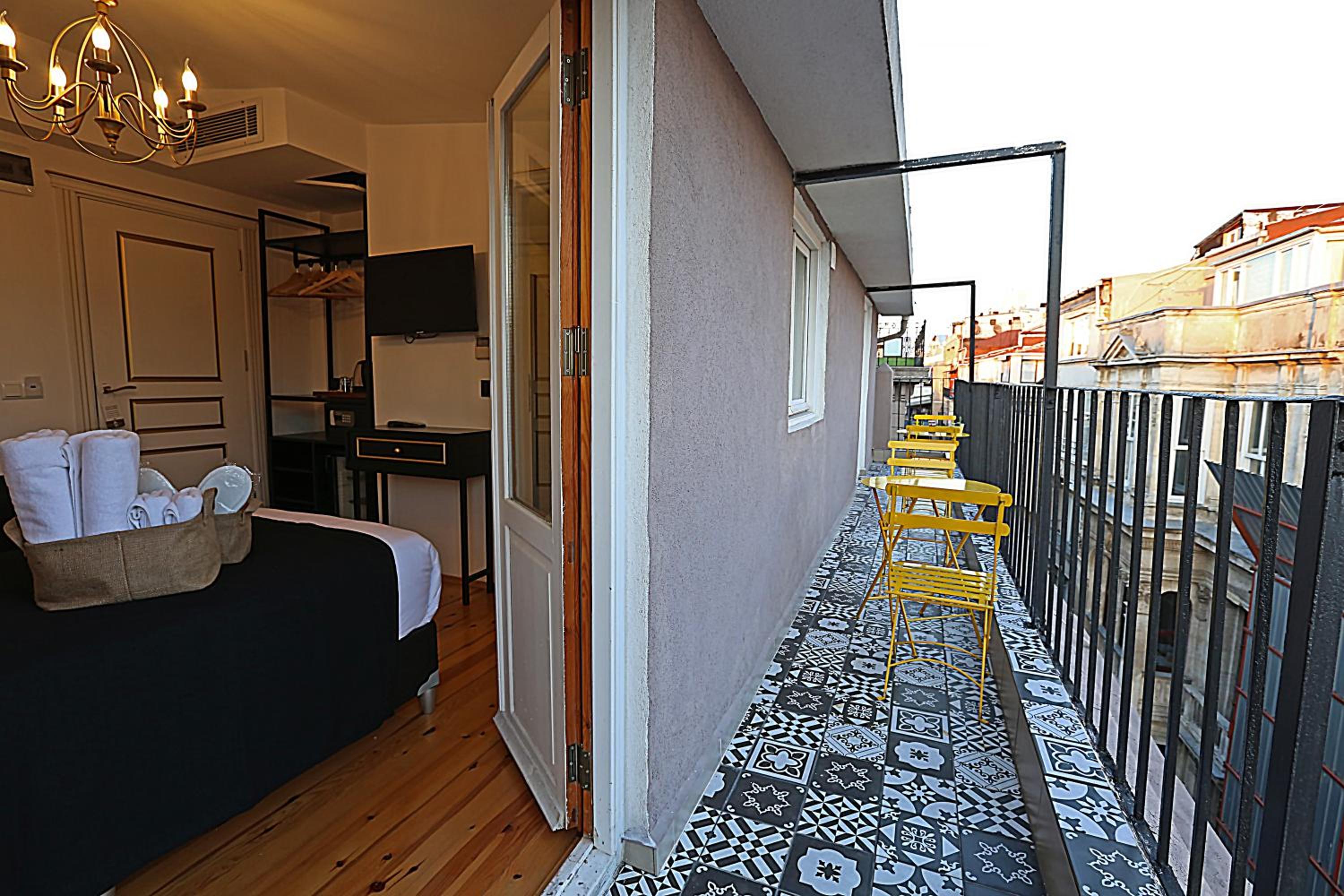 Twin Room with Balcony photo 2