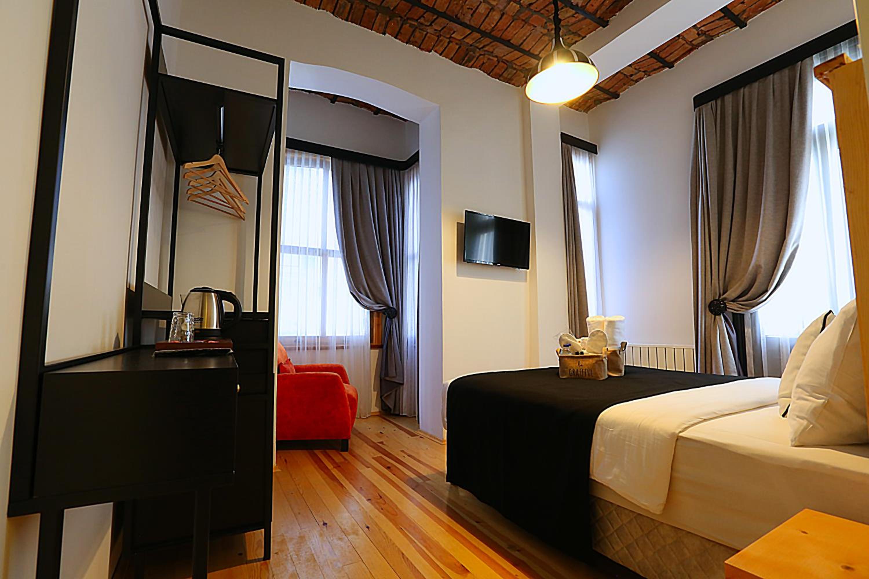 Deluxe King Room photo 2