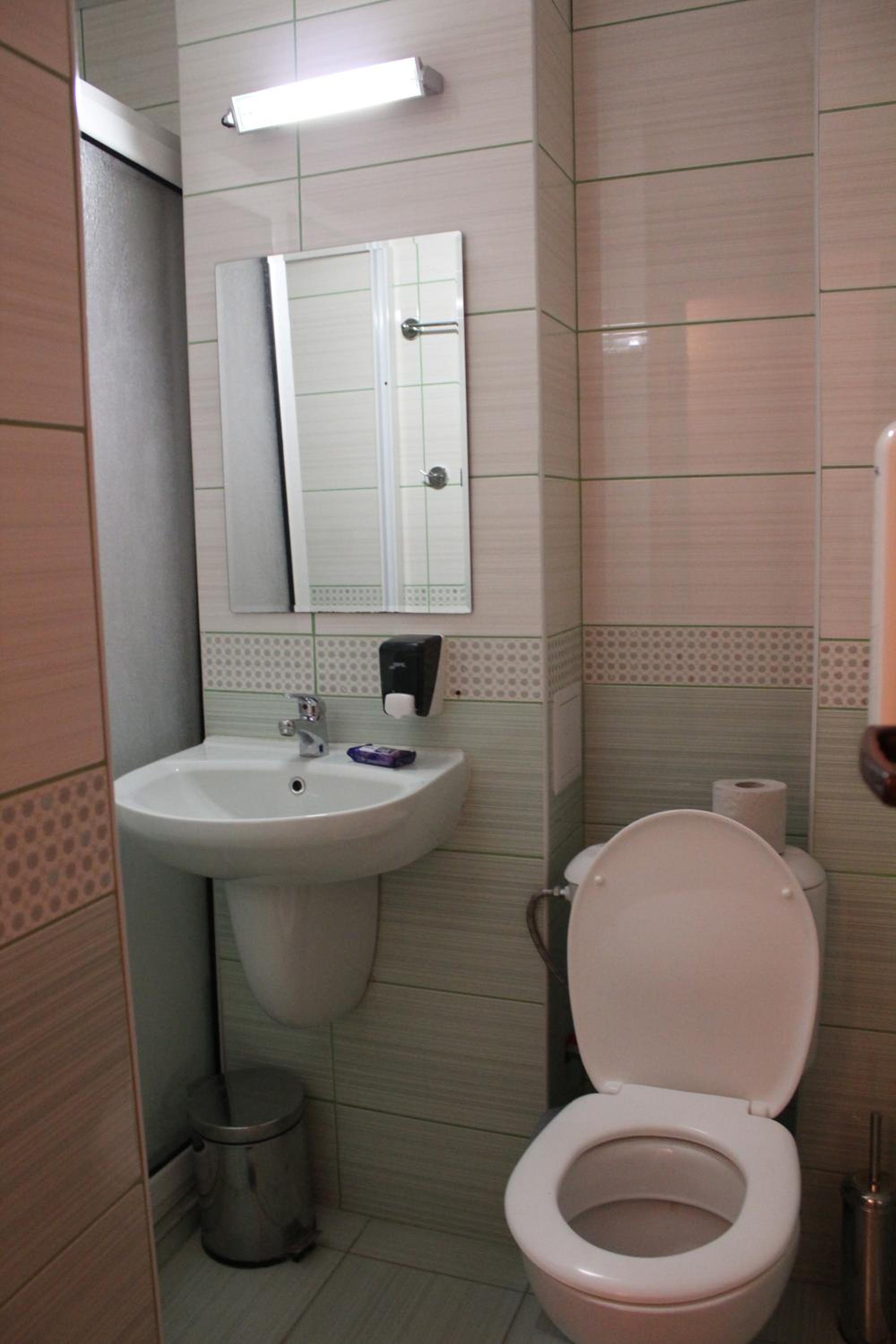 Twin Room with Balcony - Photo 5