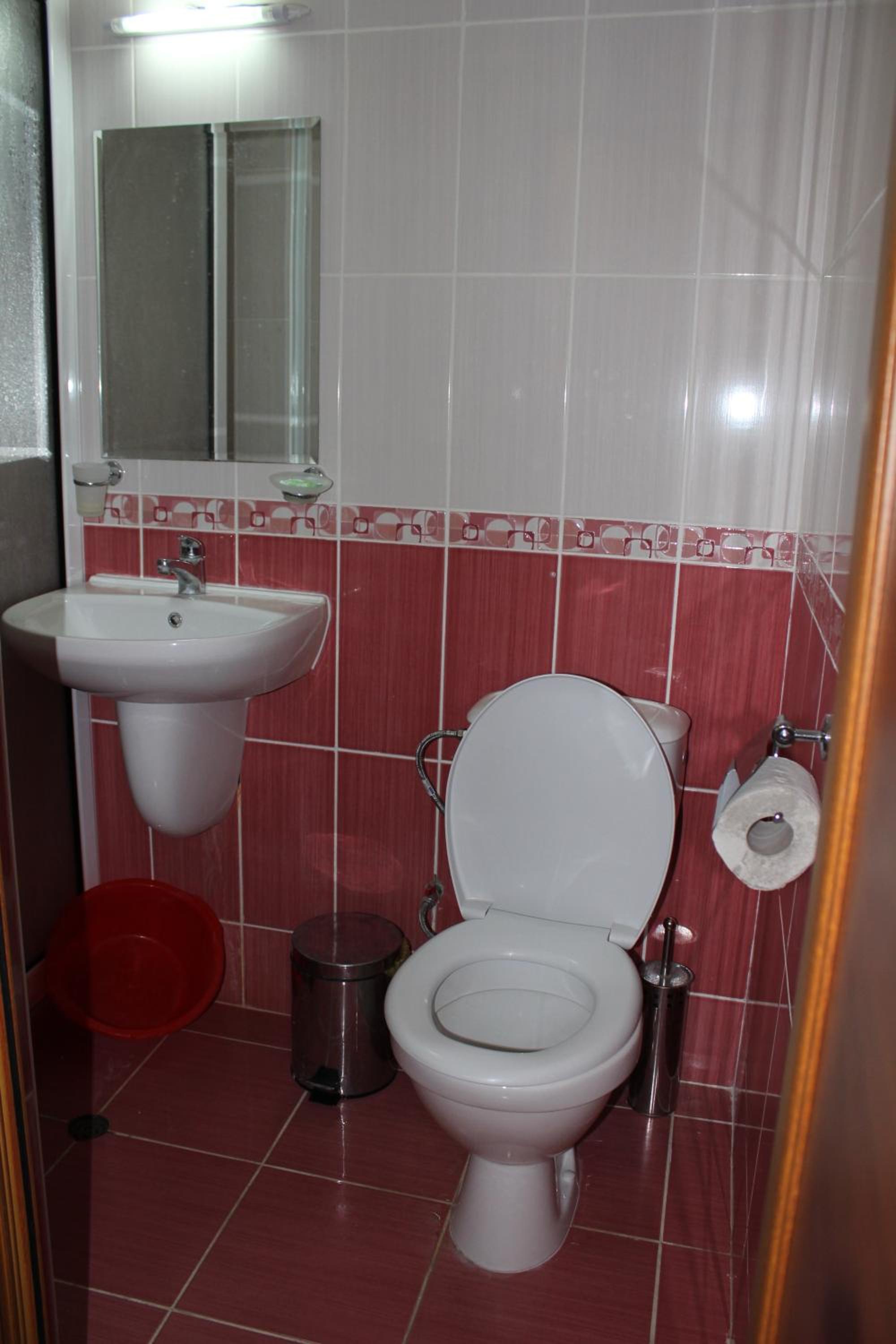 Quadruple Room with Balcony - Photo 5