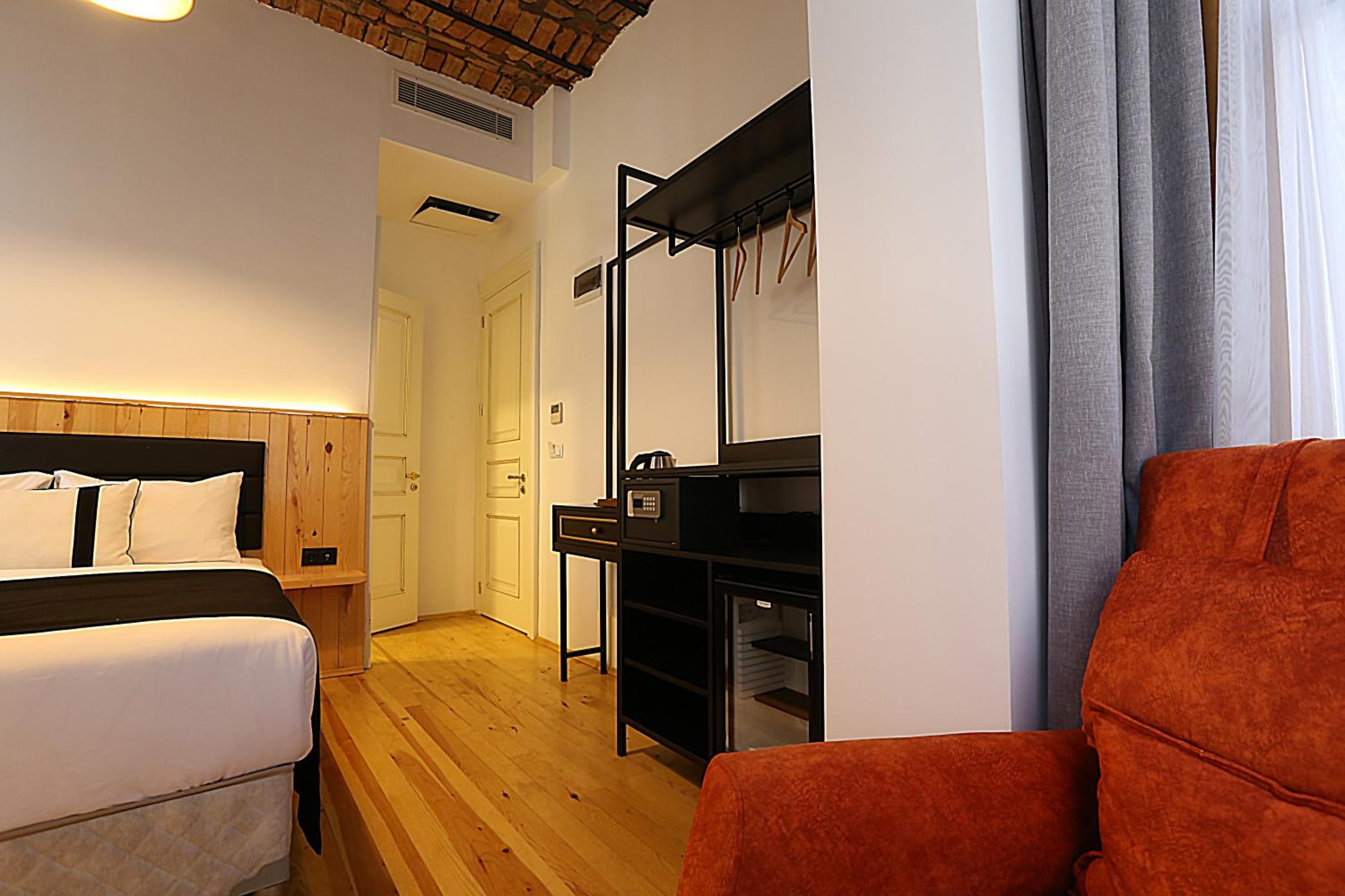 Deluxe King Room photo 3