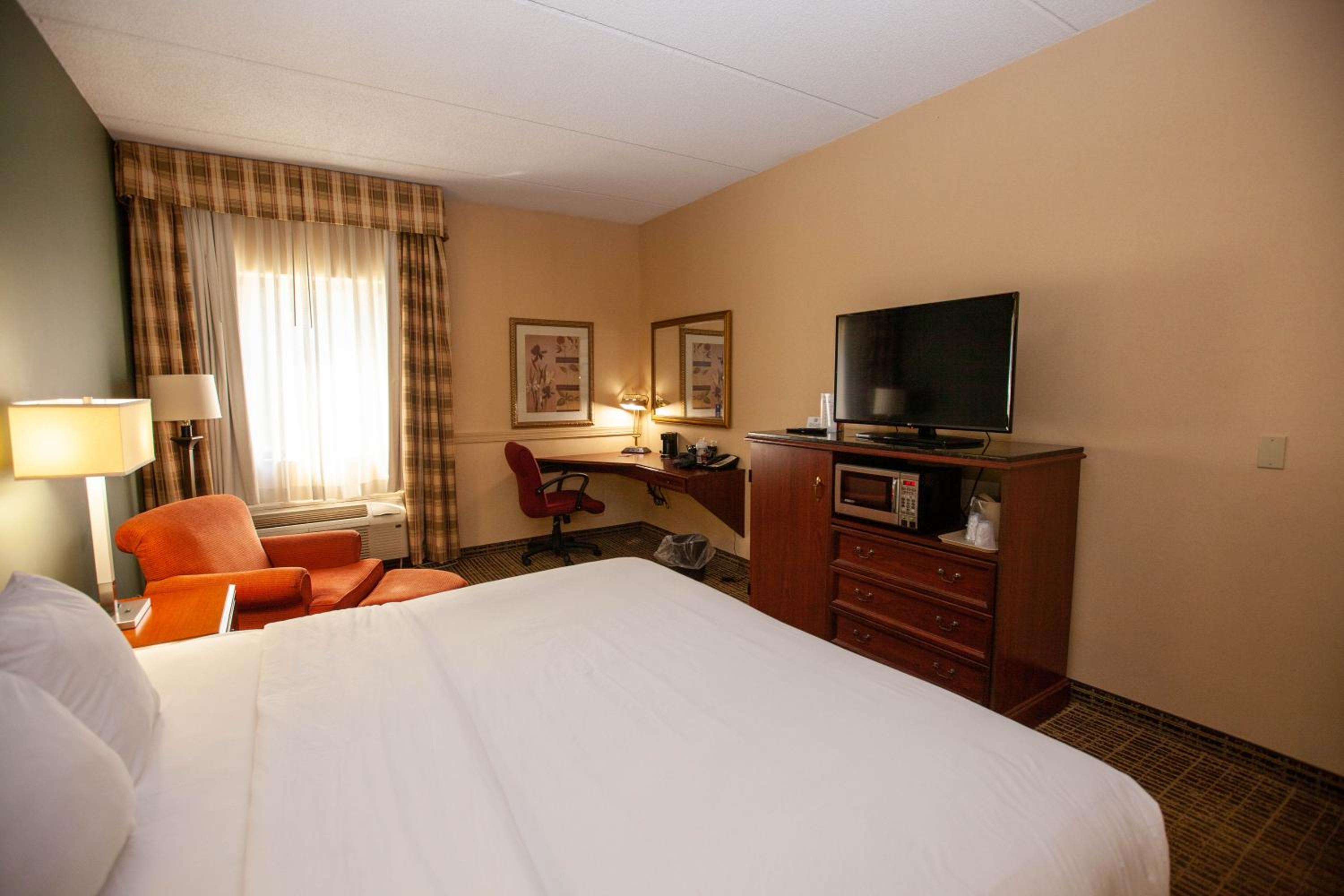 King Room - Non-Smoking - Photo 2