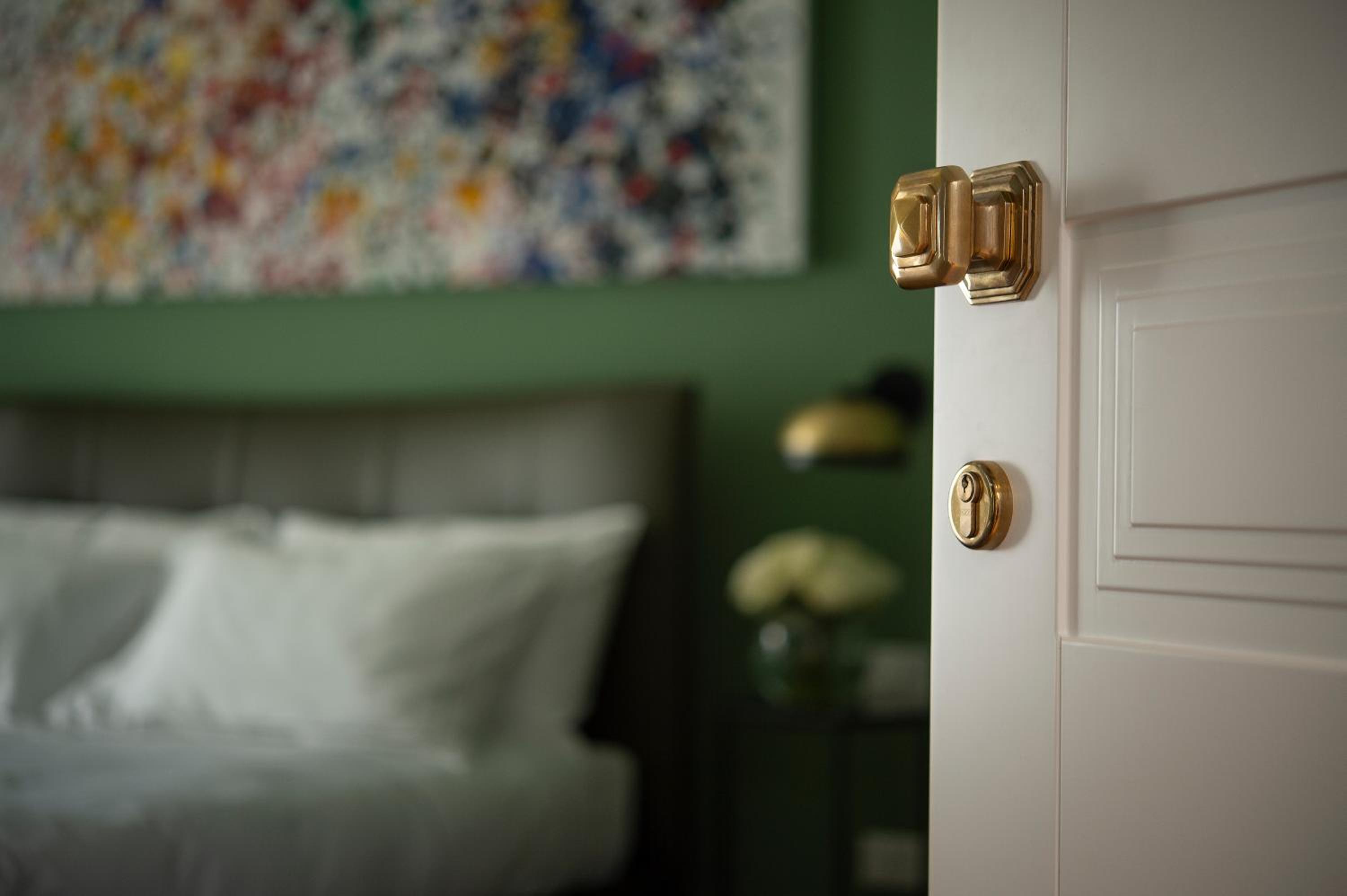 Deluxe King Room - Photo 5