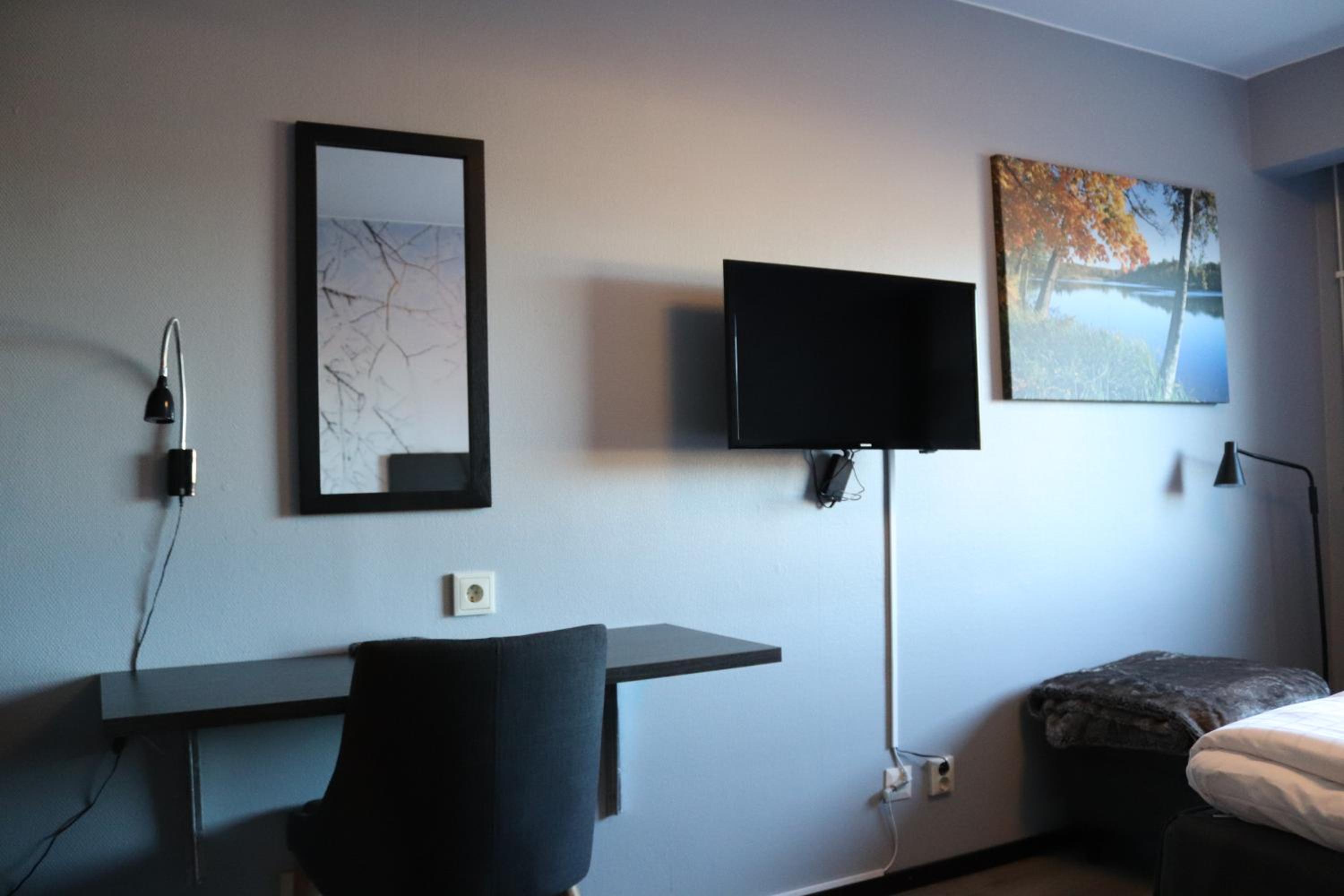 Family Room - Photo 3