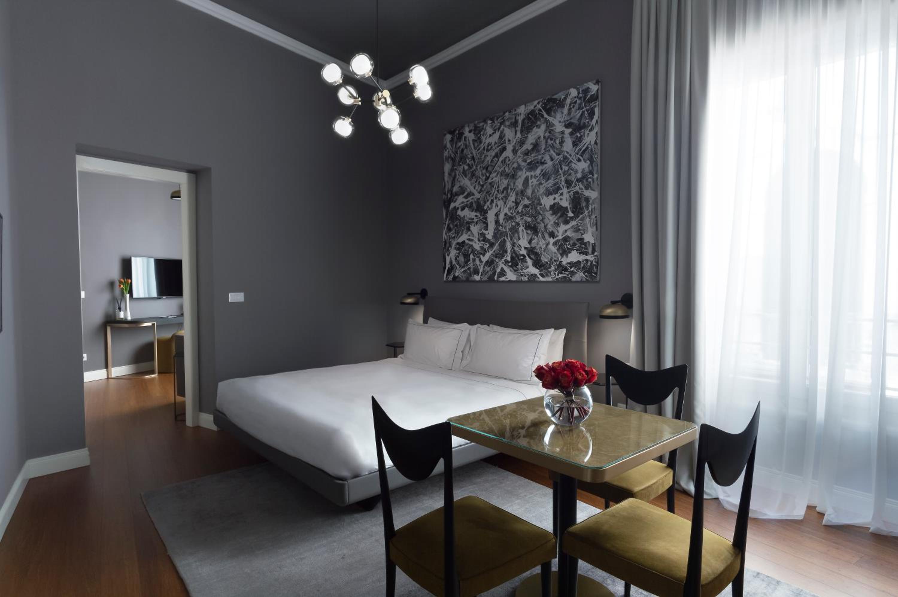 Suite - Photo 10
