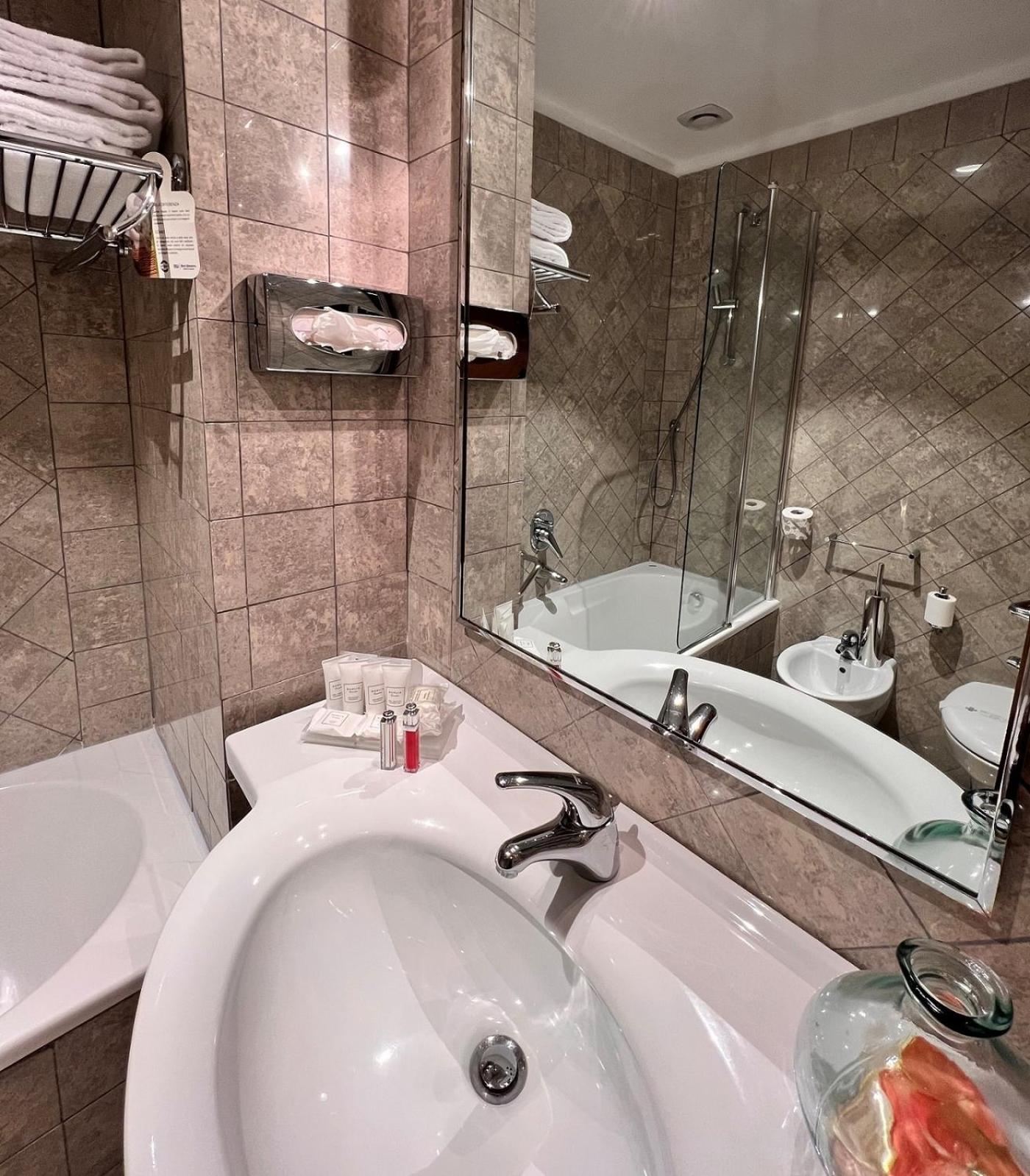 Comfort Queen Room photo 3