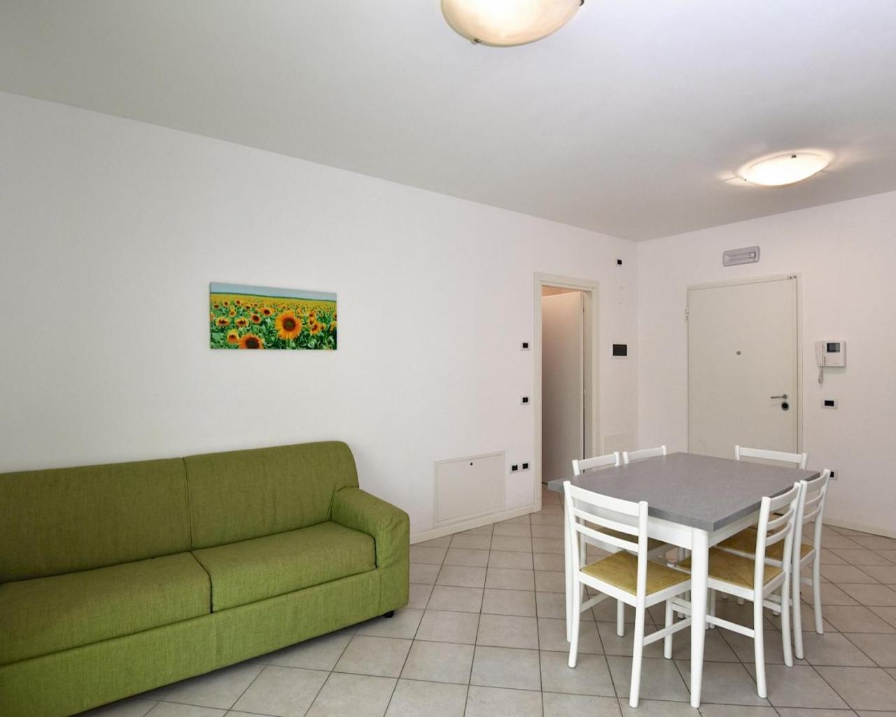 One-Bedroom Apartment with Partial Sea View - Photo 8