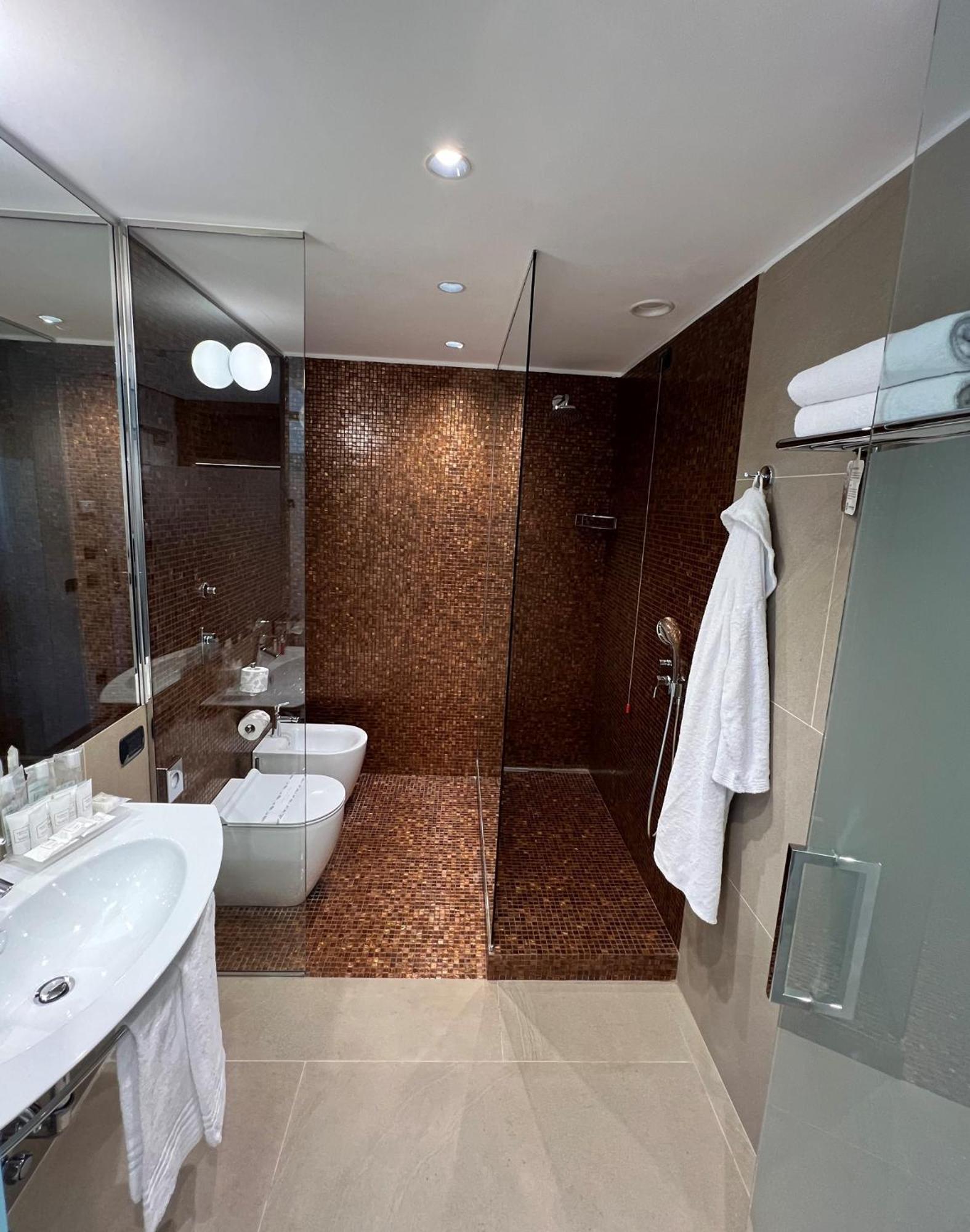Comfort Queen Room photo 2