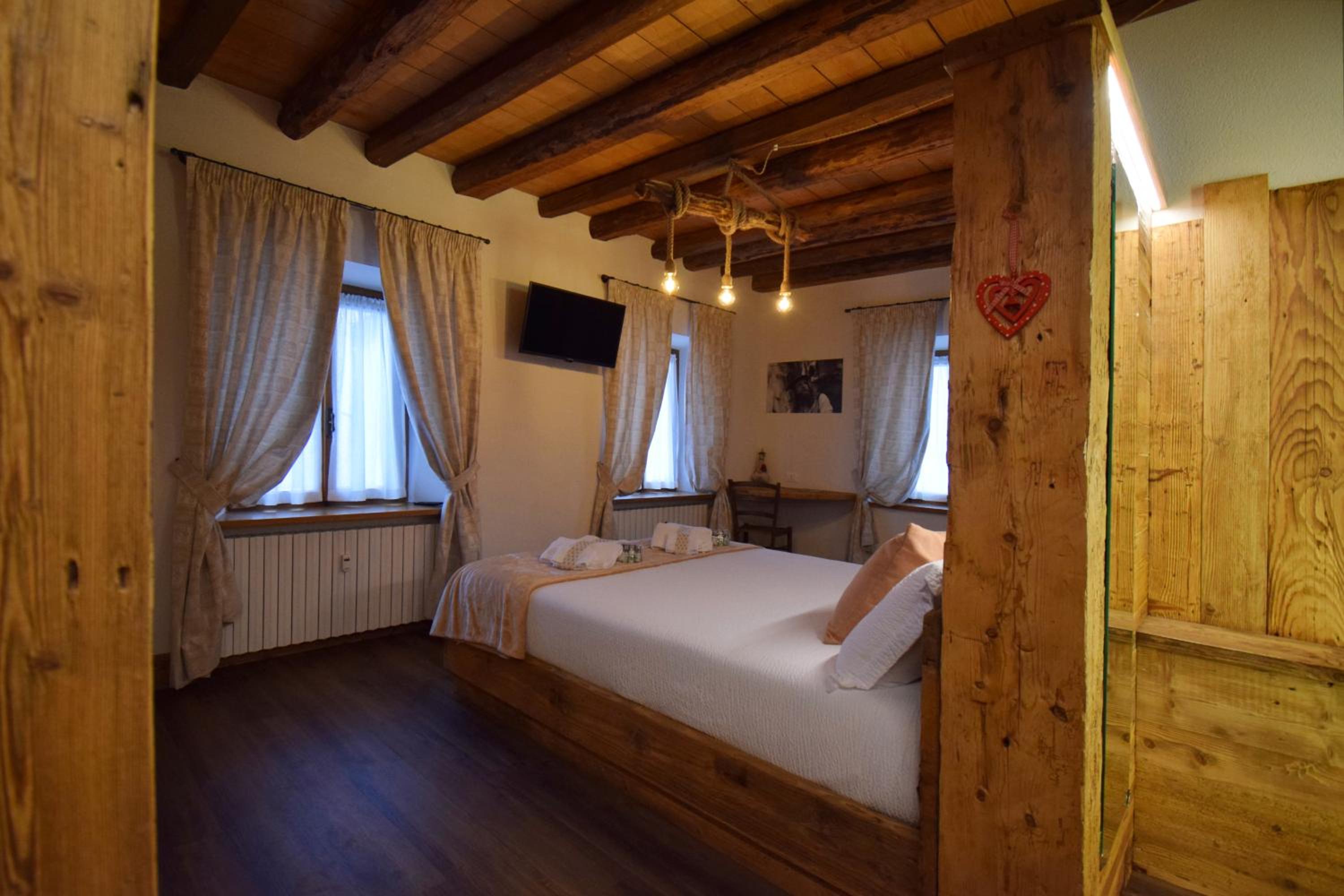 Large Double Room photo 3