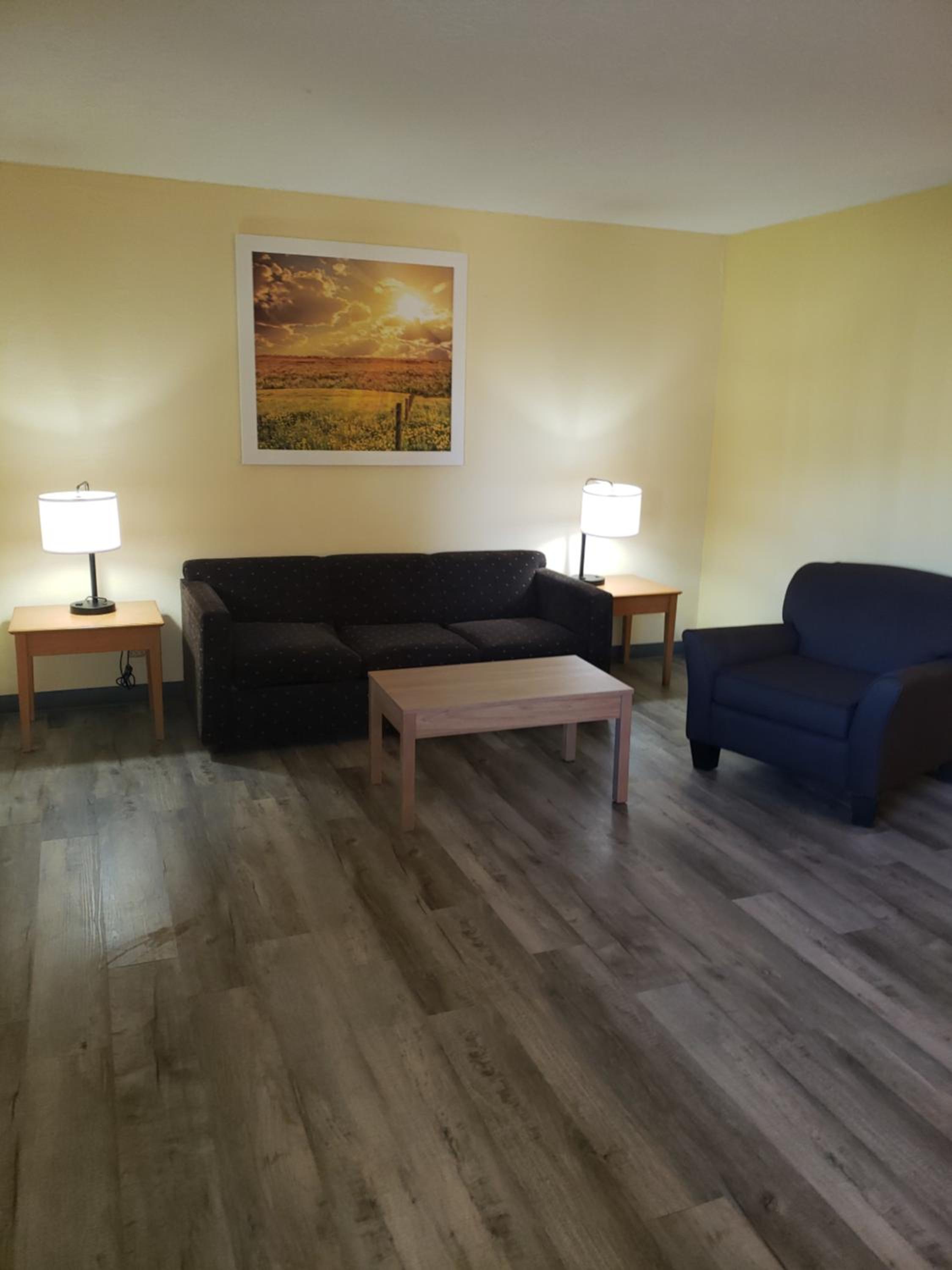 Executive King Studio Suite, Non-Smoking - Photo 3