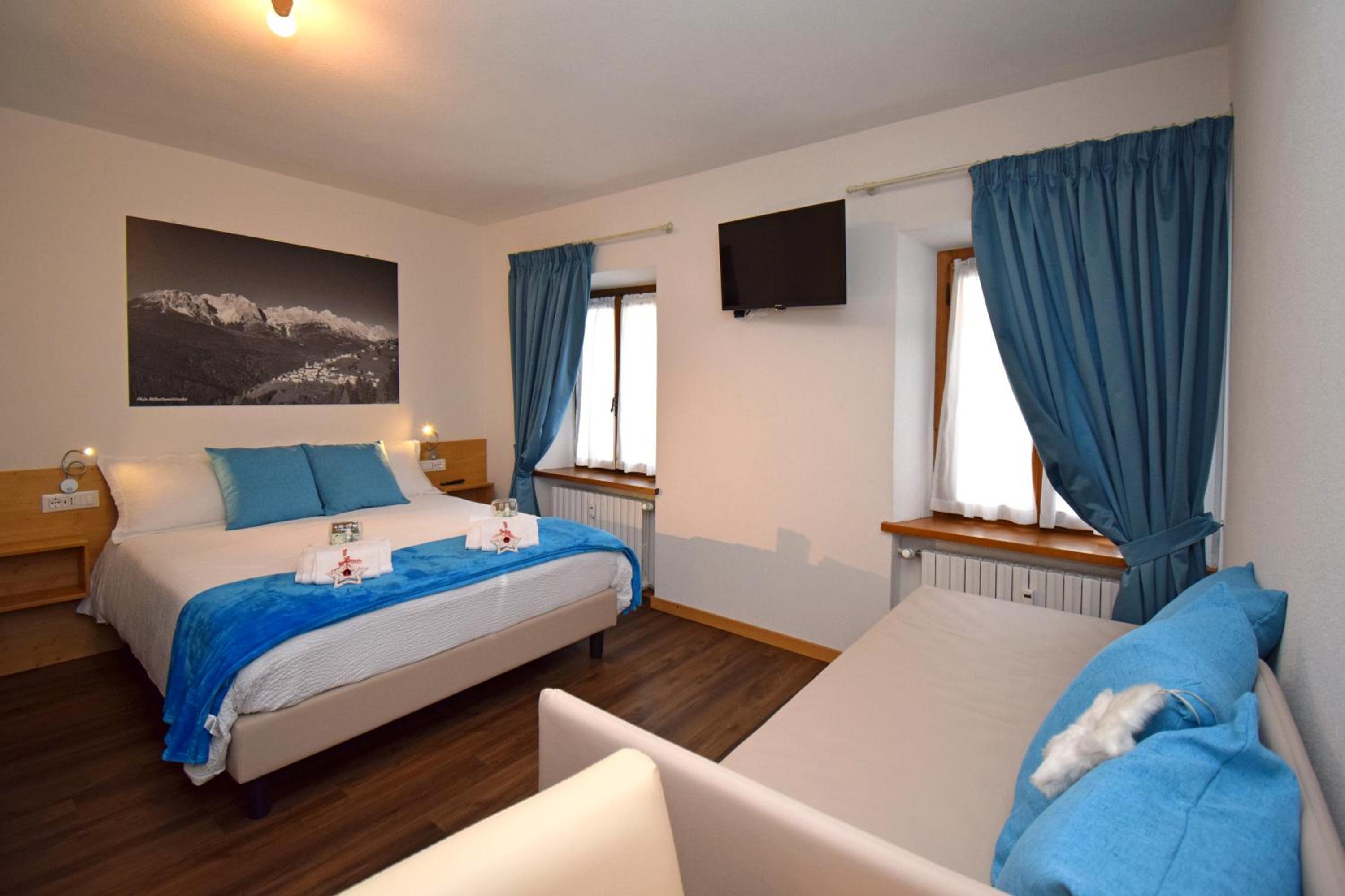 Quadruple Room with Private Bathroom photo 1
