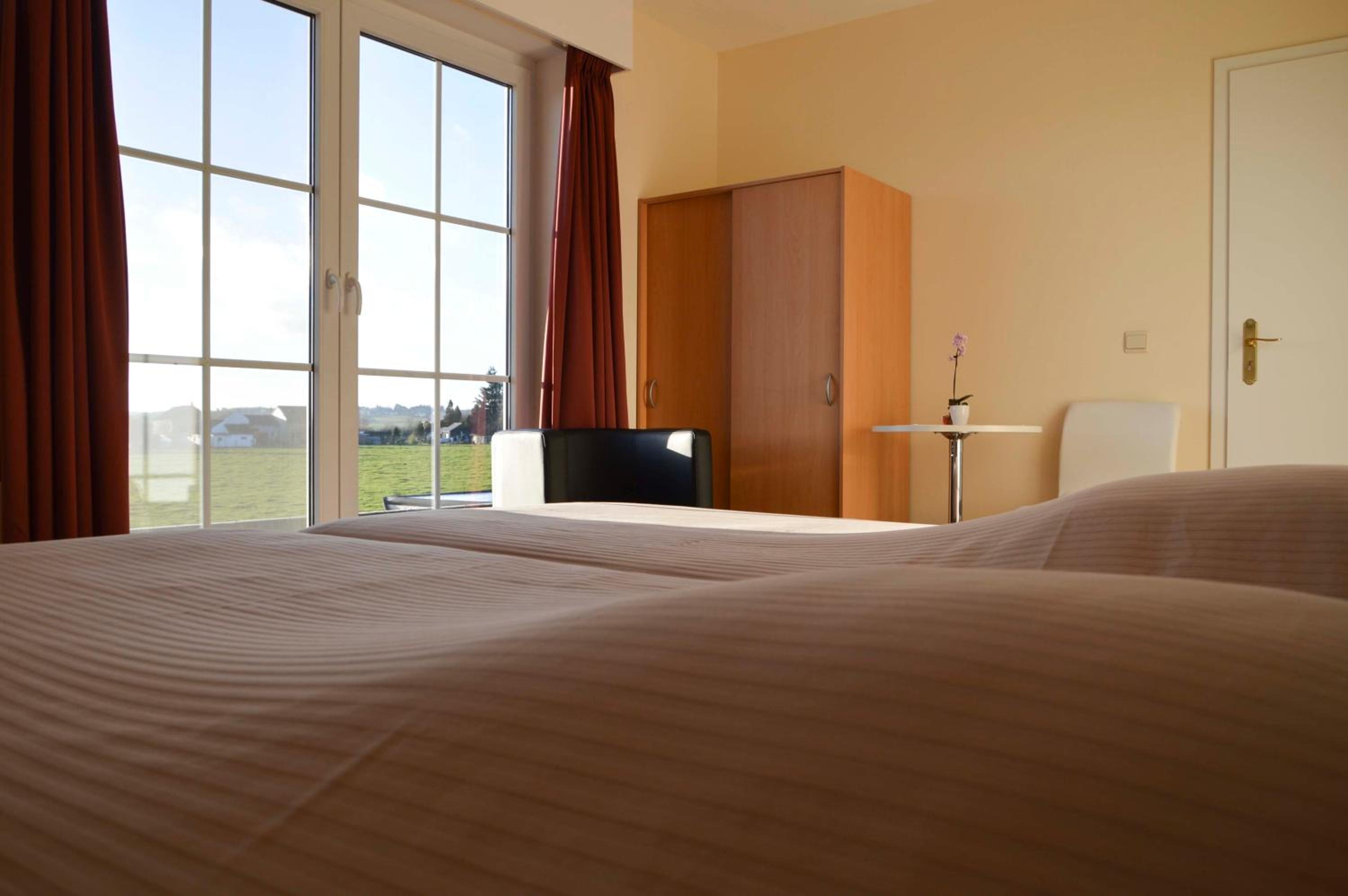 Twin Room - Photo 3