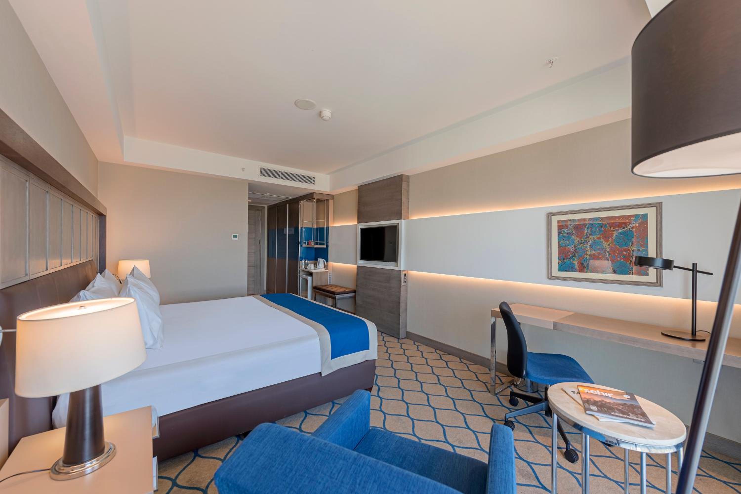 Standard King Room - Non-Smoking  photo 2