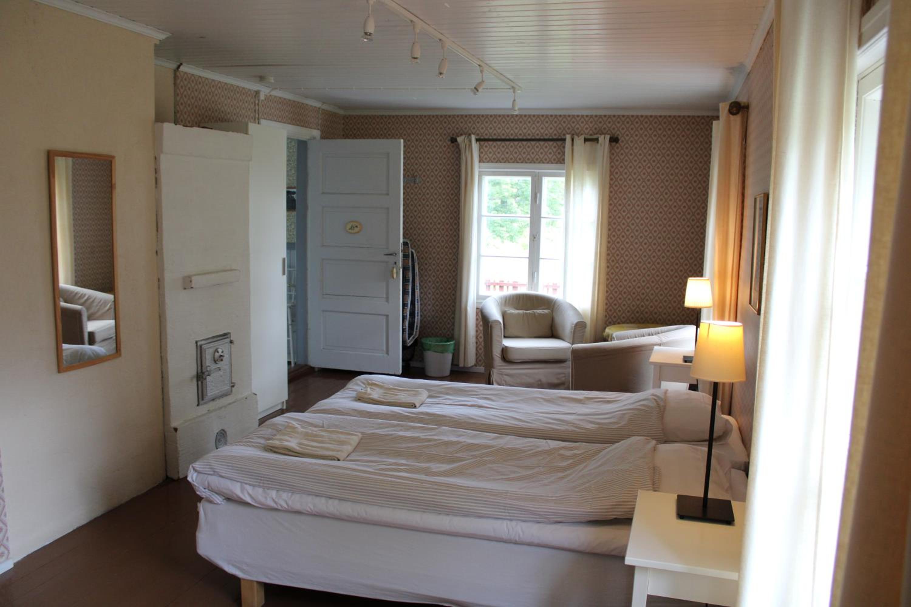 Twin Room with Shared Bathroom photo 2