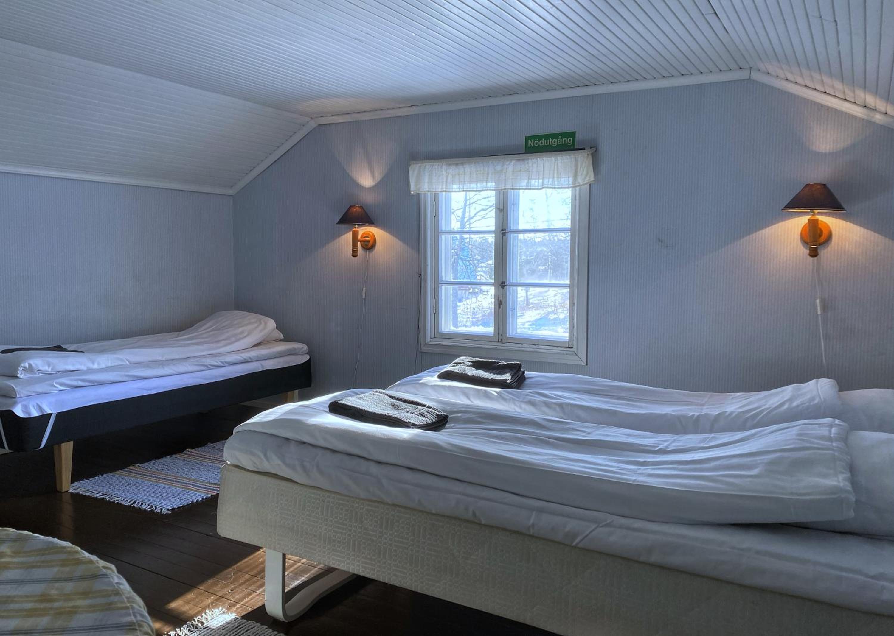 Twin Room with Shared Bathroom photo 3