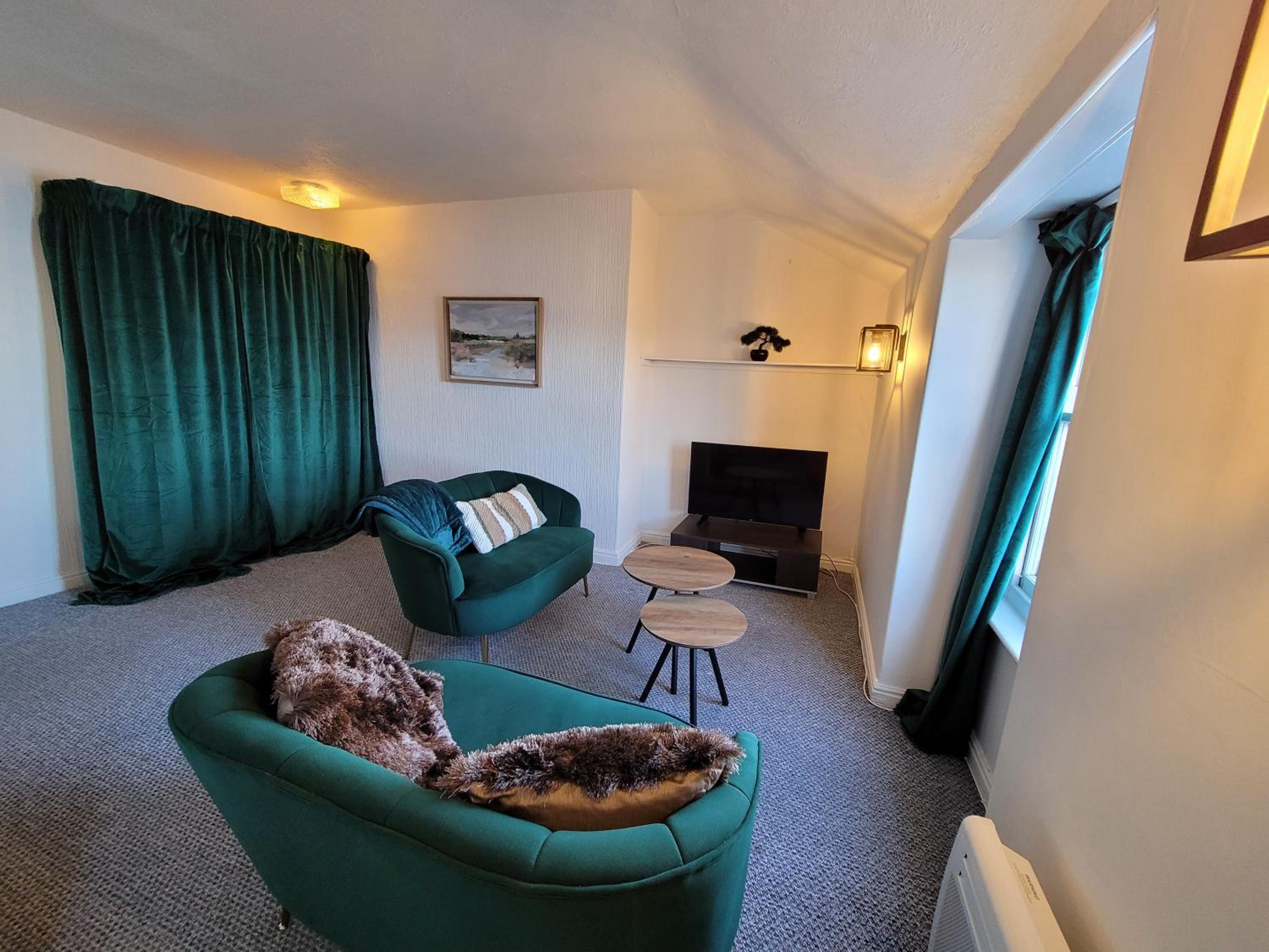 One-Bedroom Apartment - Photo 5