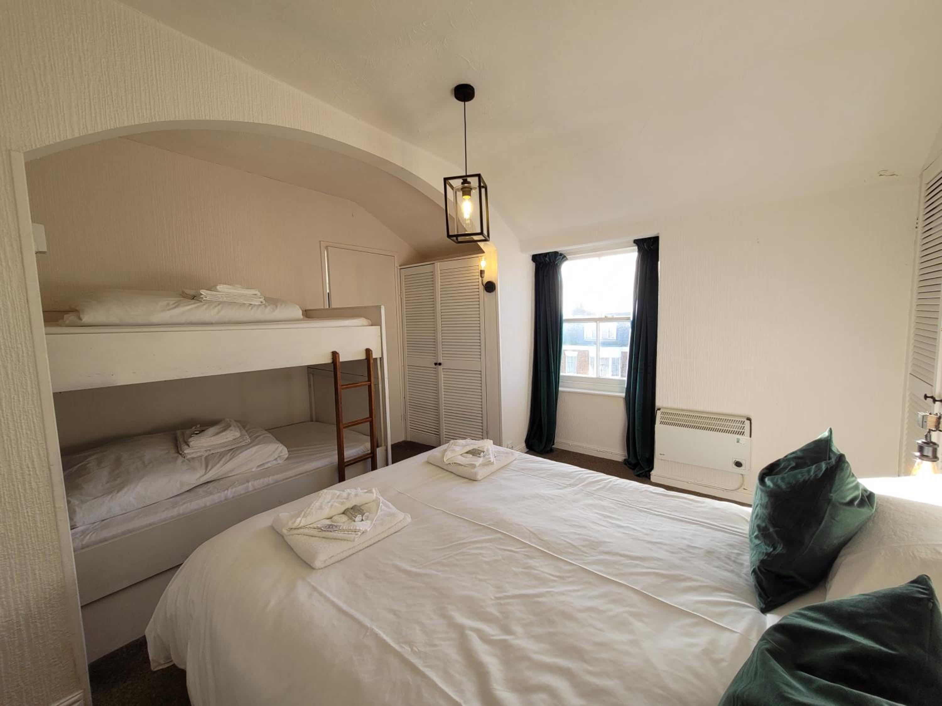 One-Bedroom Apartment - Photo 6
