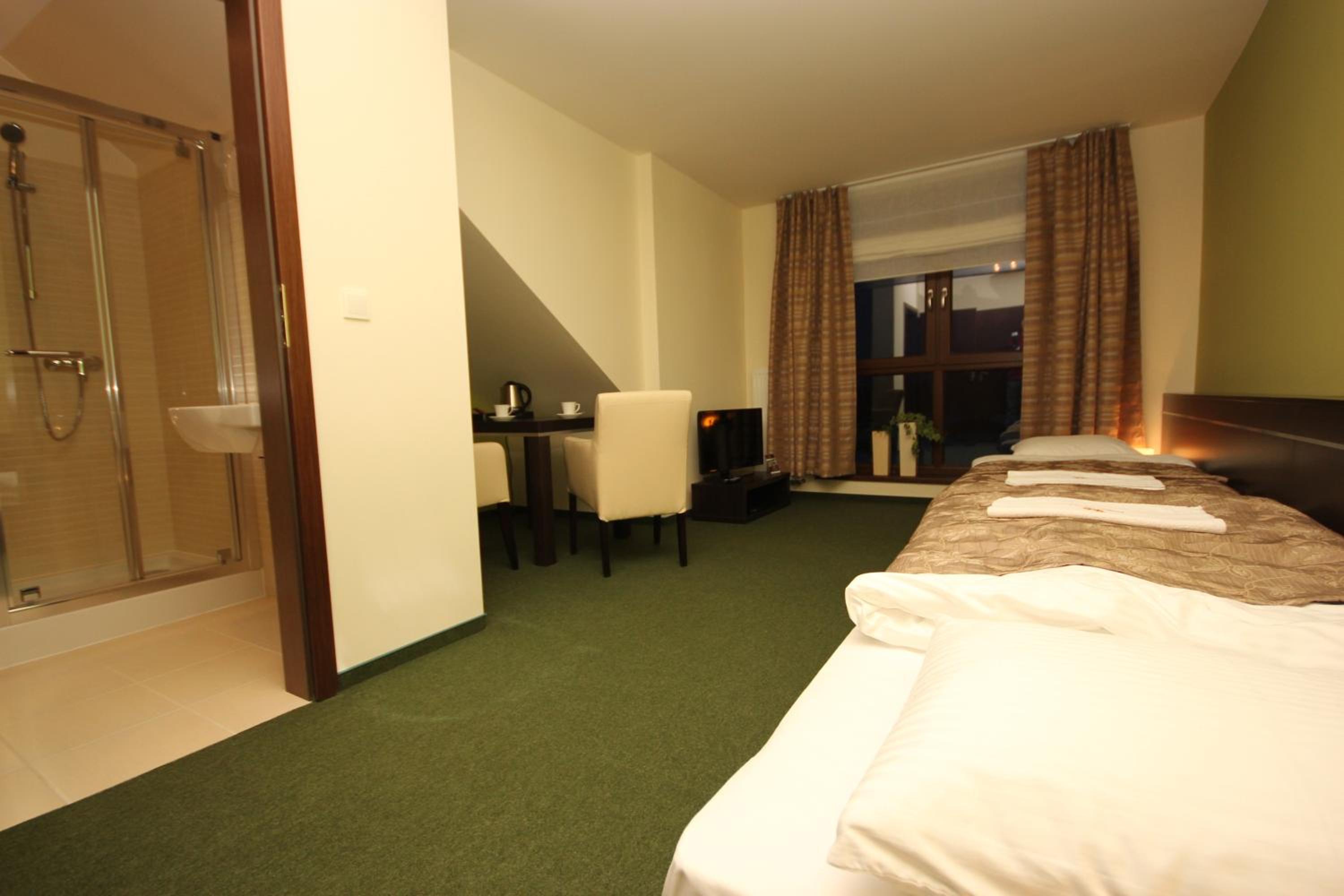 Twin Room - Photo 2