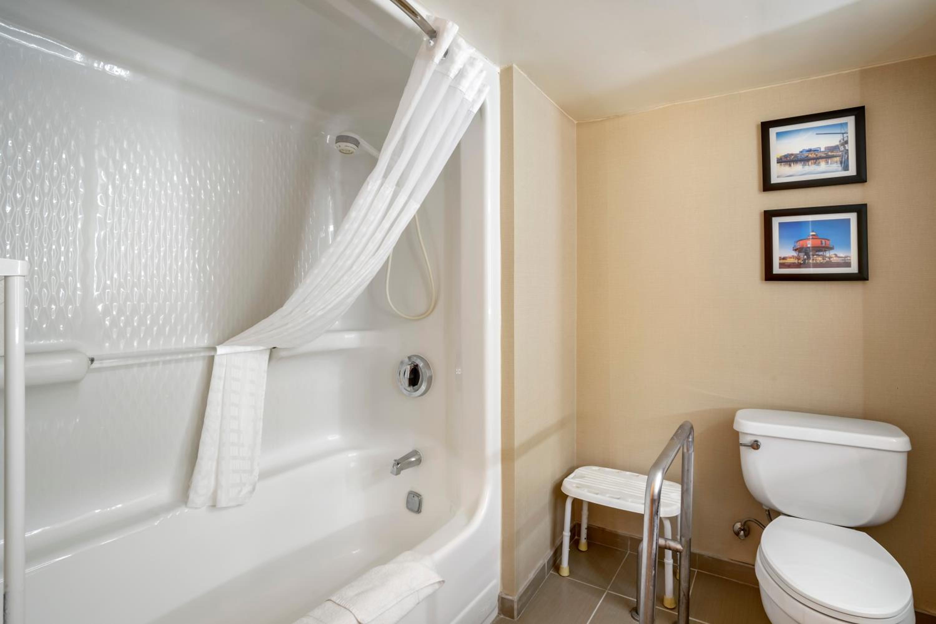 Queen Room - Accessible/Non-Smoking