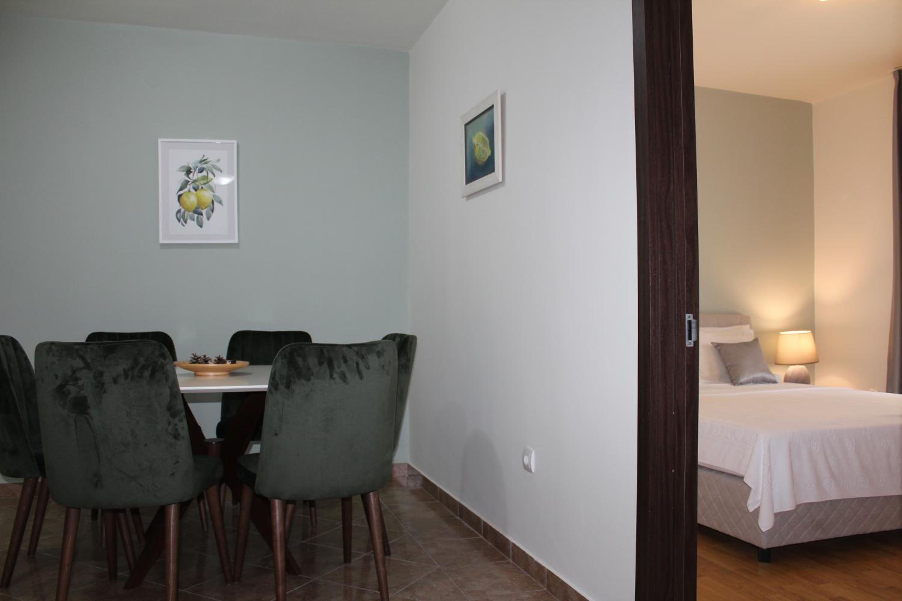 Apartment with Balcony - Photo 10