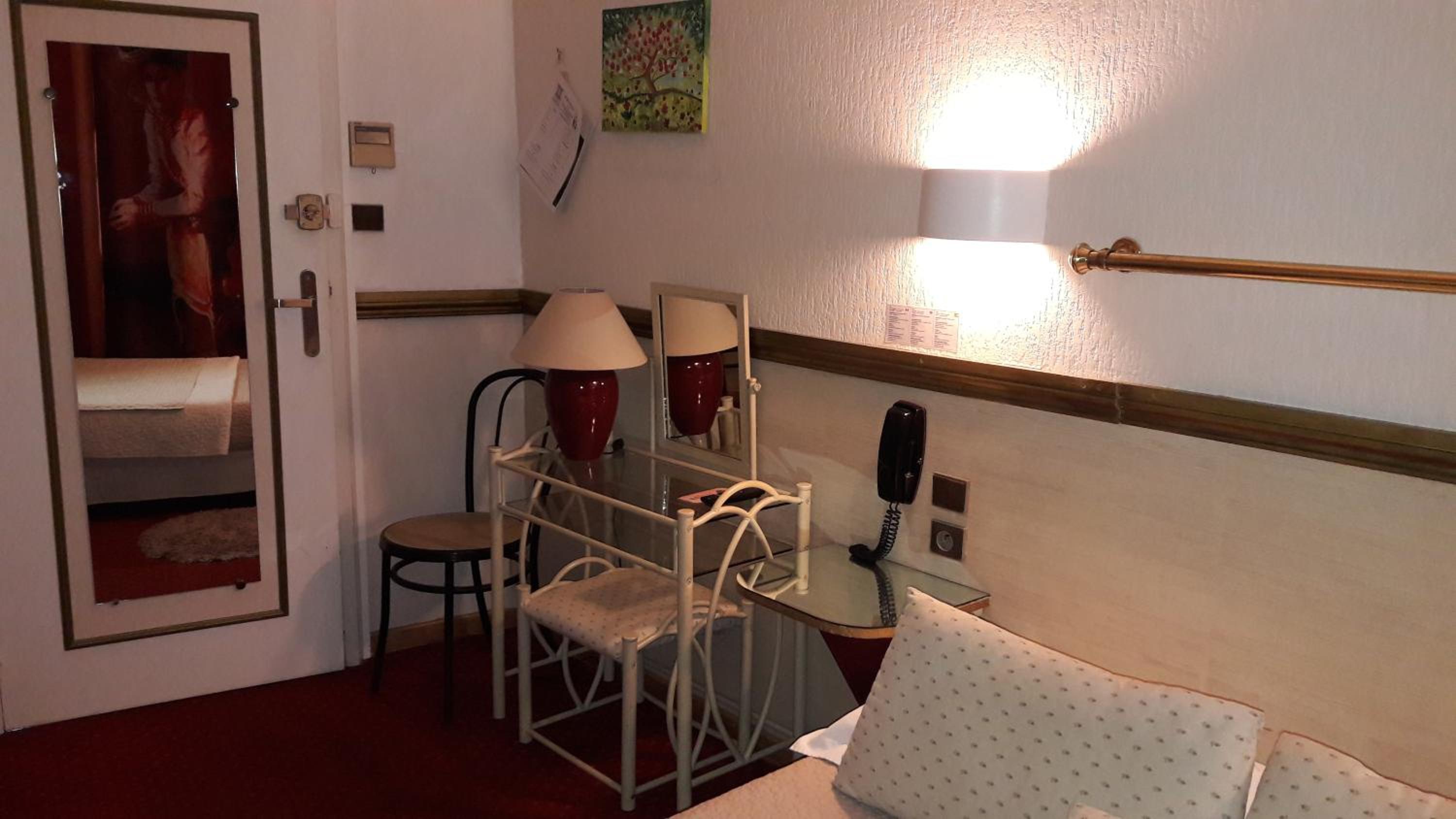 Standard Double Room - Photo 5