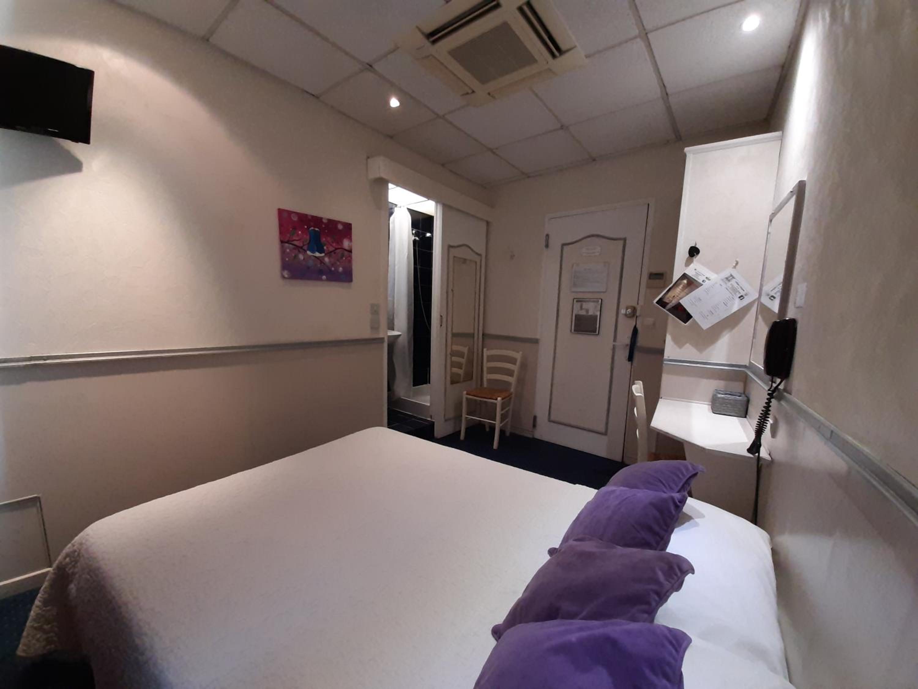 Standard Double Room - Photo 3