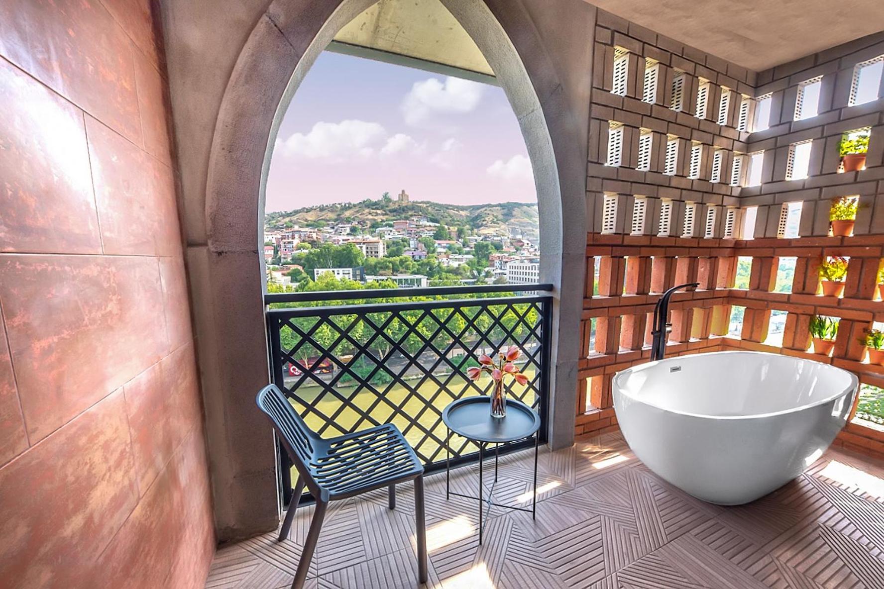 Deluxe King Room with Outdoor Bathtub - Photo 1
