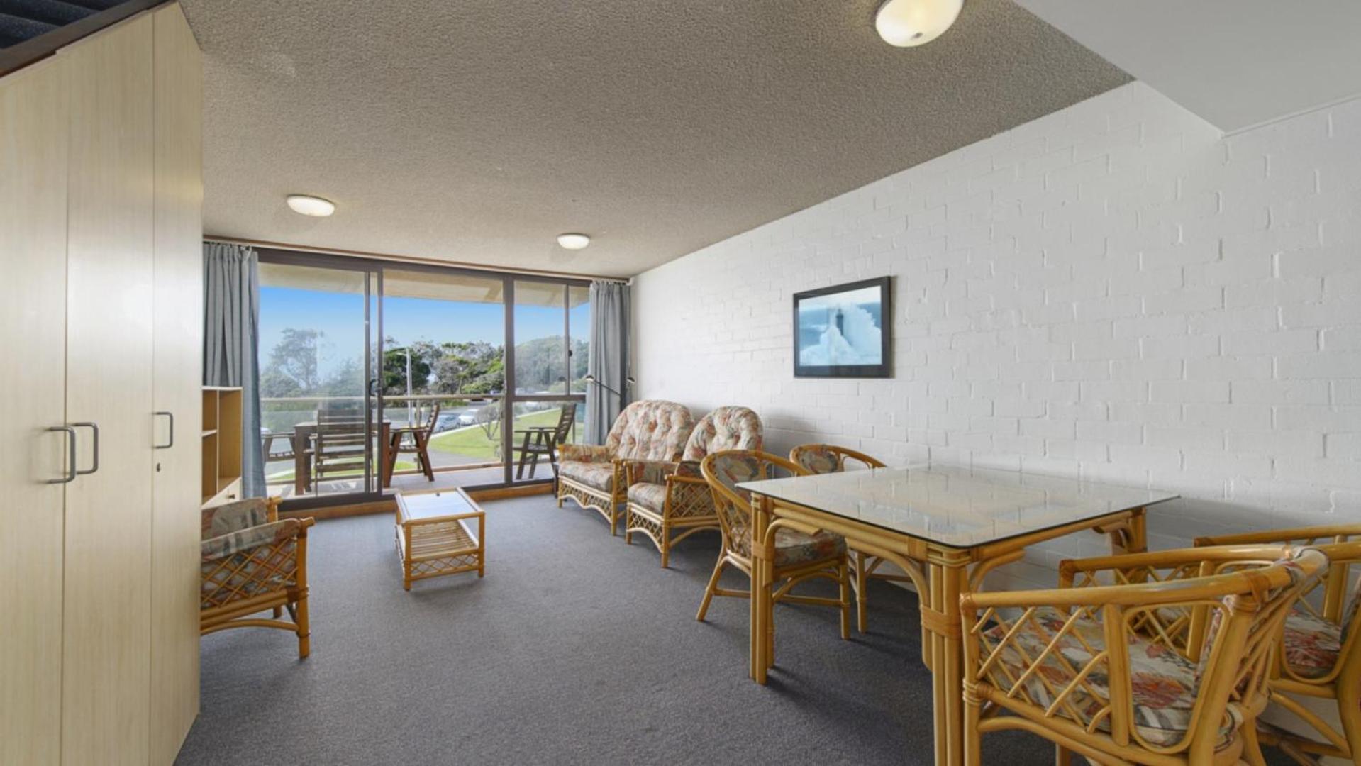Apartment with Balcony photo 1