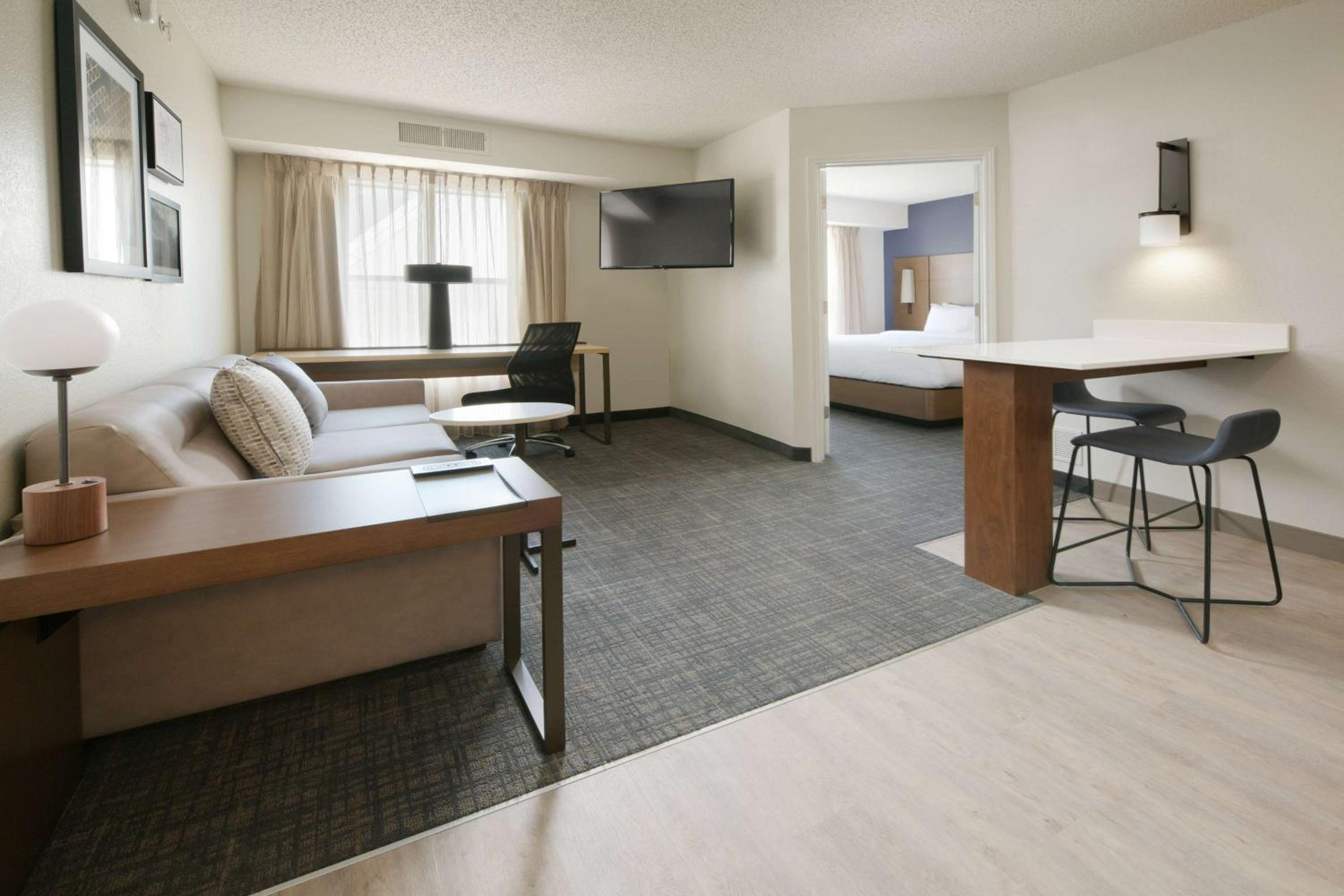 One-Bedroom King Suite - Non-Smoking - Photo 2