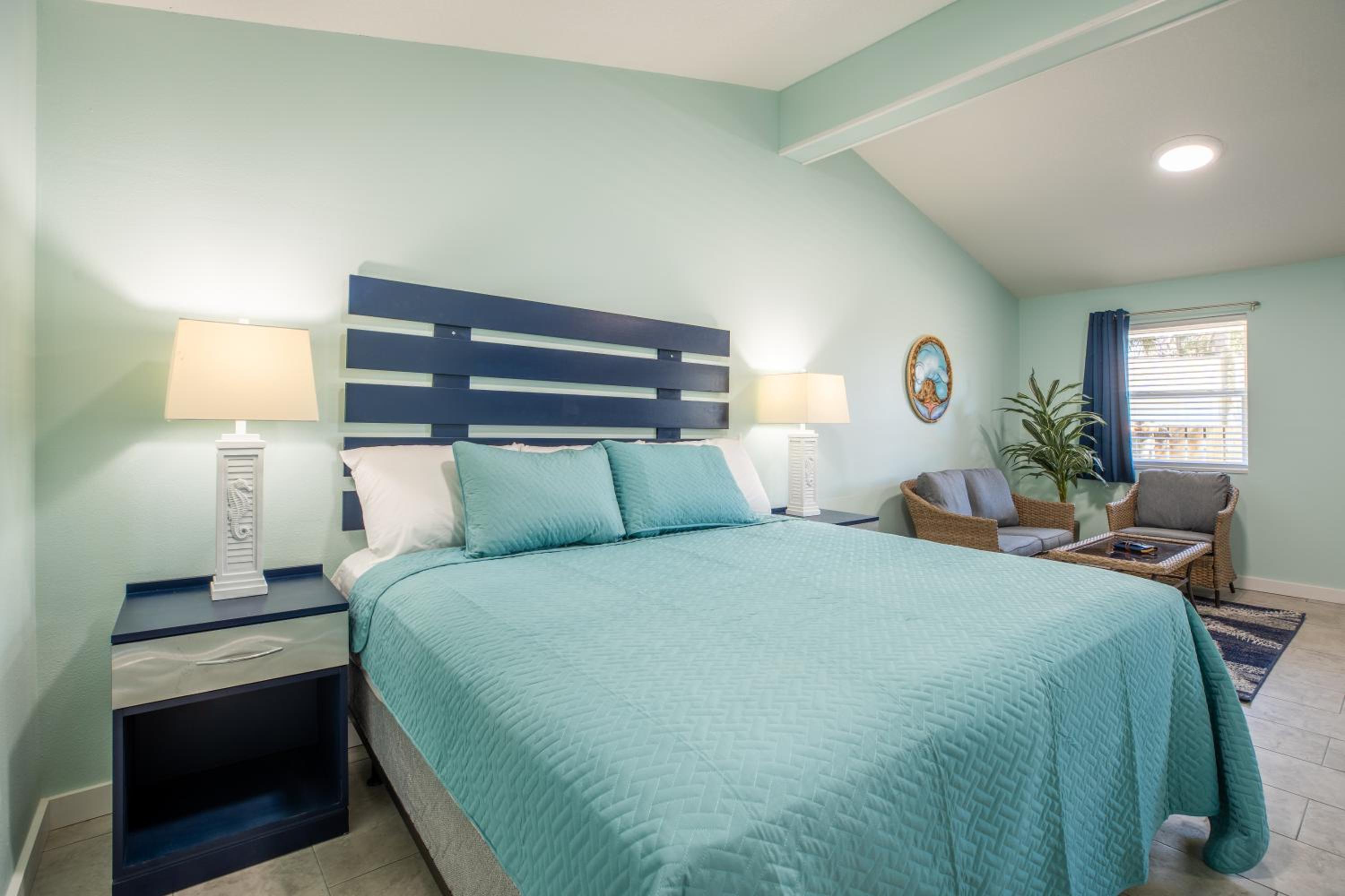 Deluxe King Suite - Photo 3