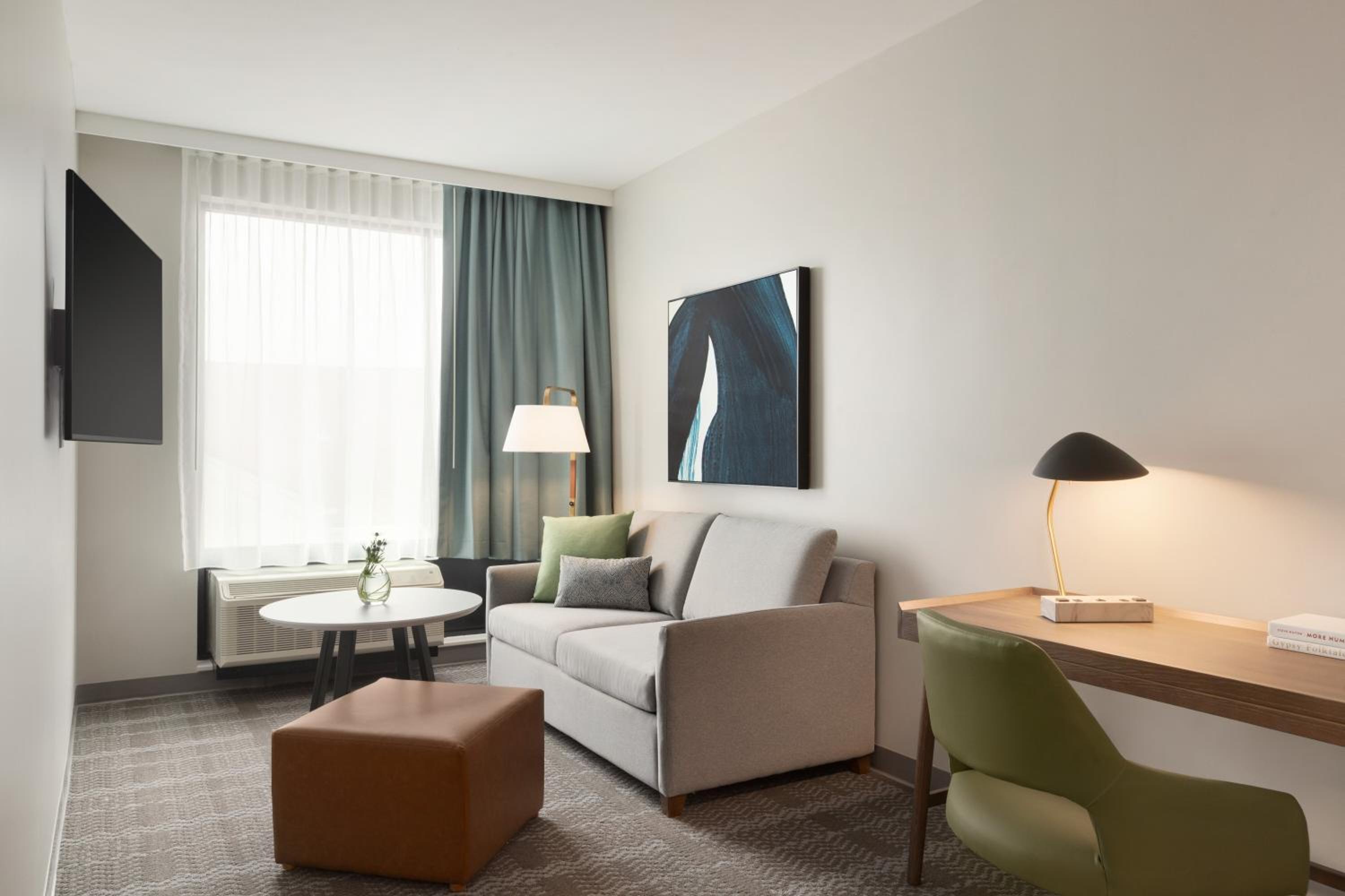 One-Bedroom King Suite with Sofa Bed - Photo 3