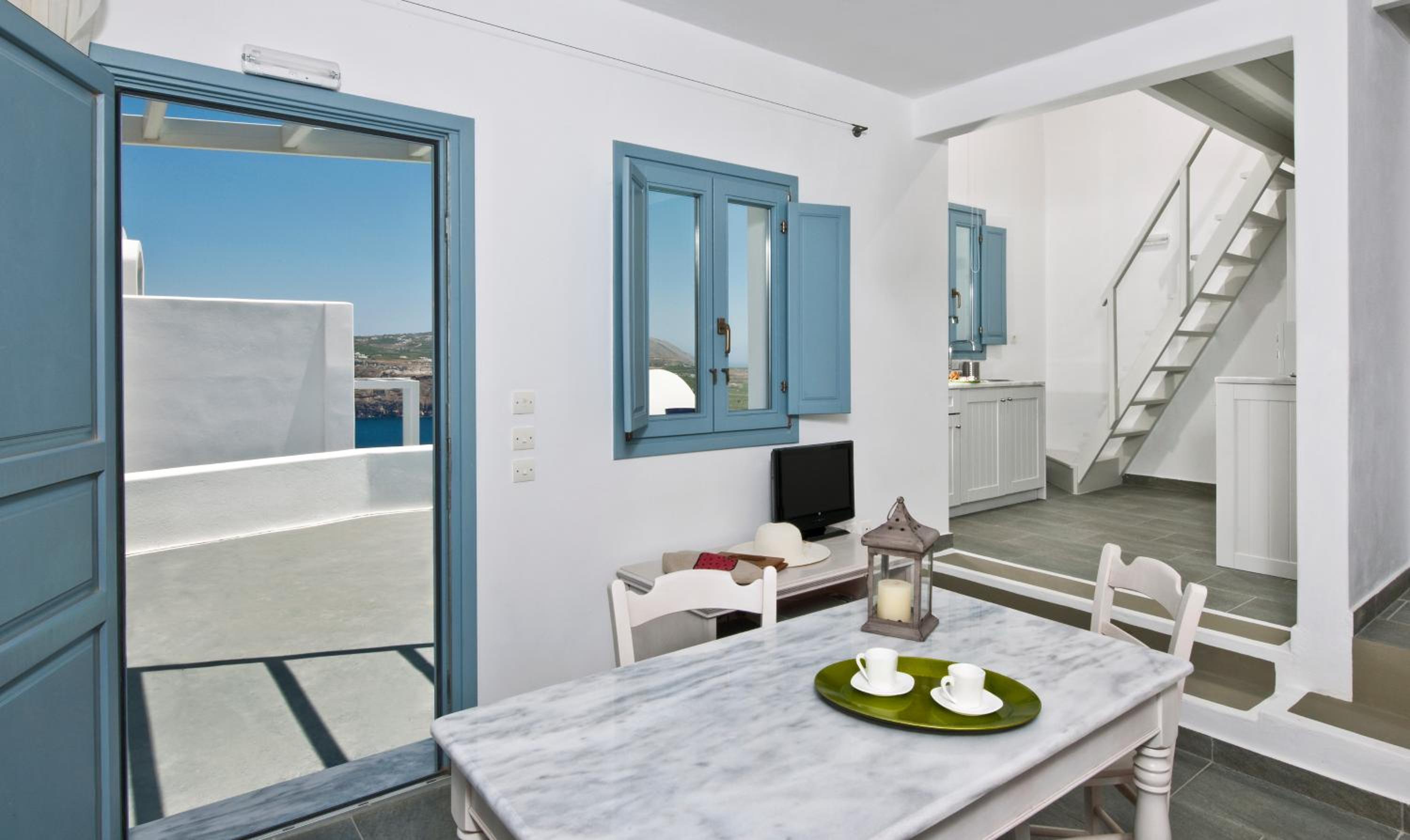 Double Bedroom Apartment with Partially Caldera View photo 2