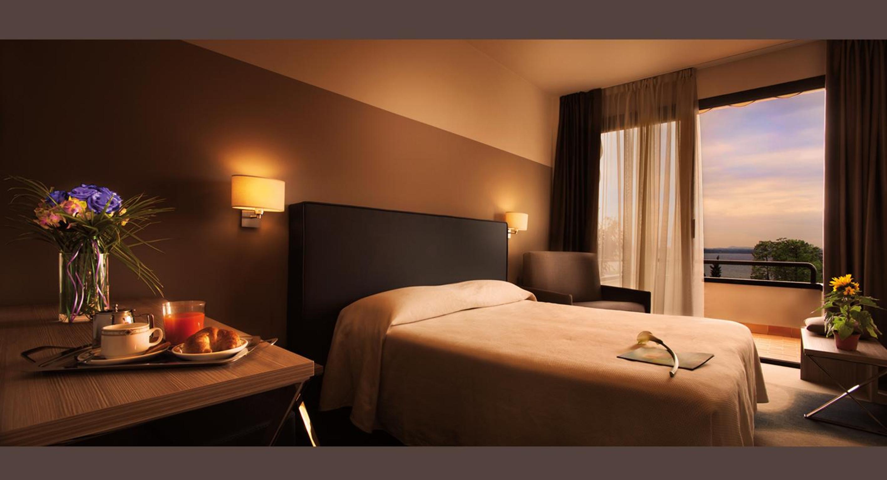 Deluxe Double or Twin Room with Lake View