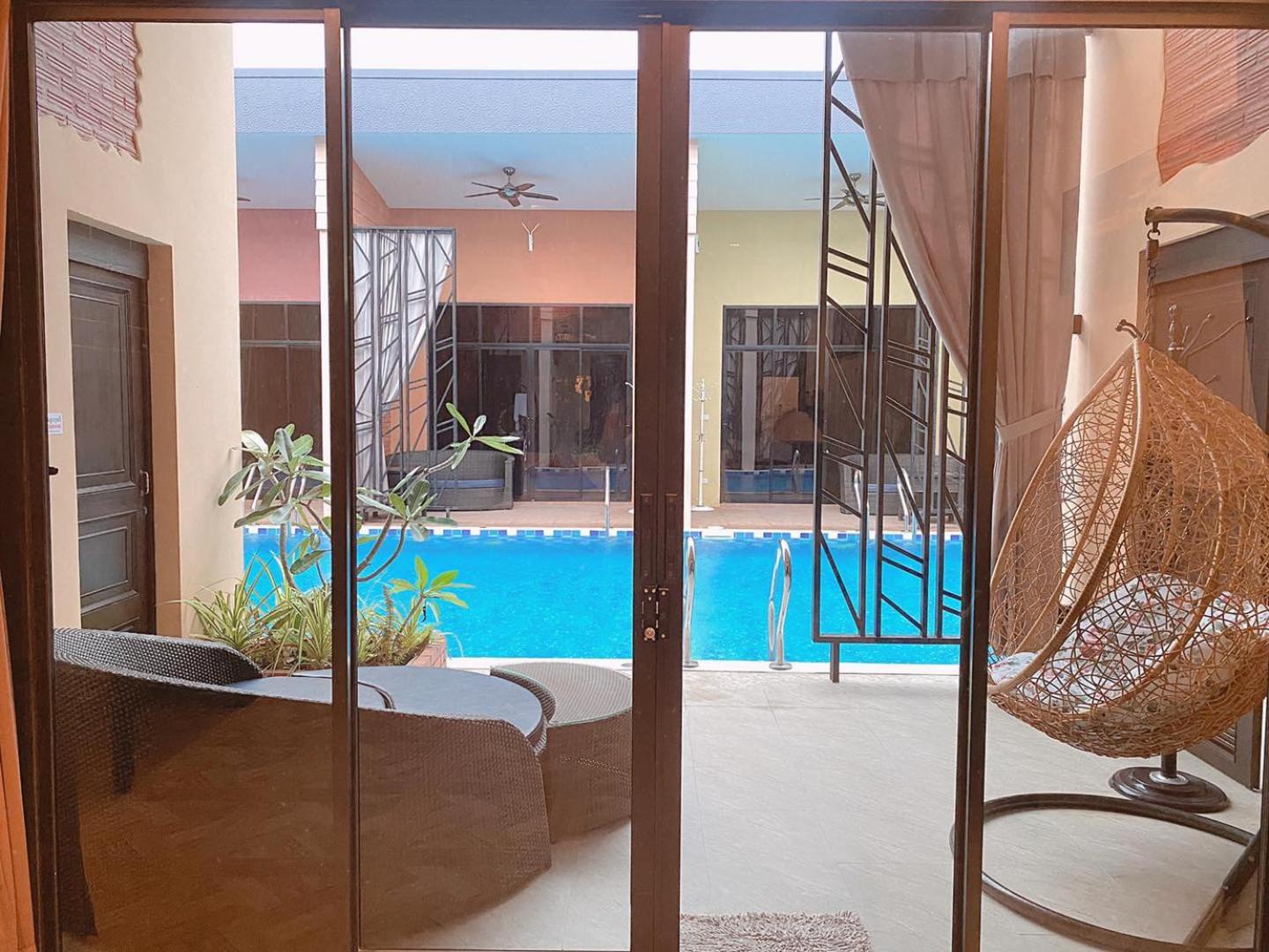 Deluxe Double or Twin Room with Pool Access photo 2