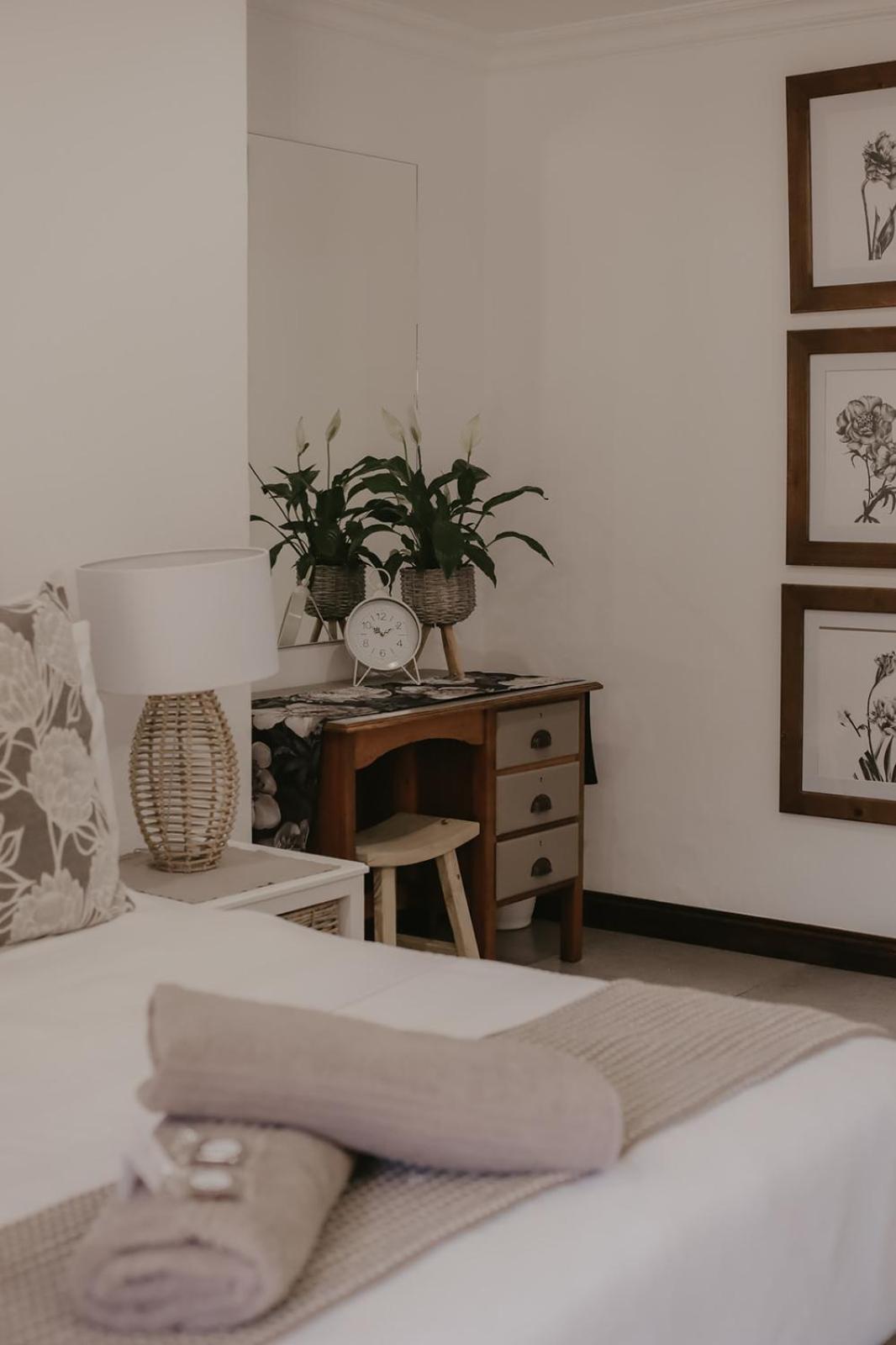 Deluxe Room - Photo 10
