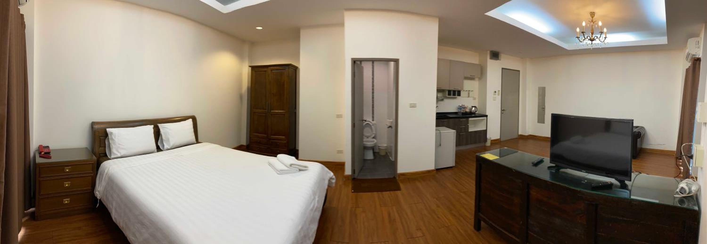 Suite with Balcony - Photo 5