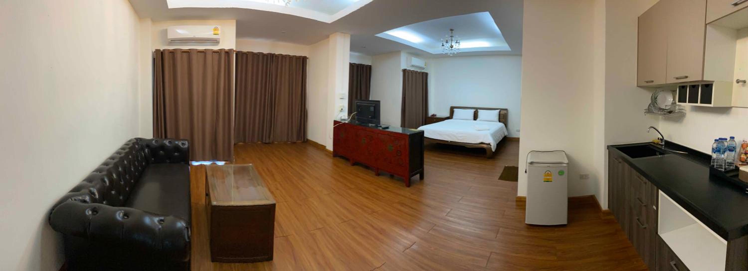 Suite with Balcony - Photo 4