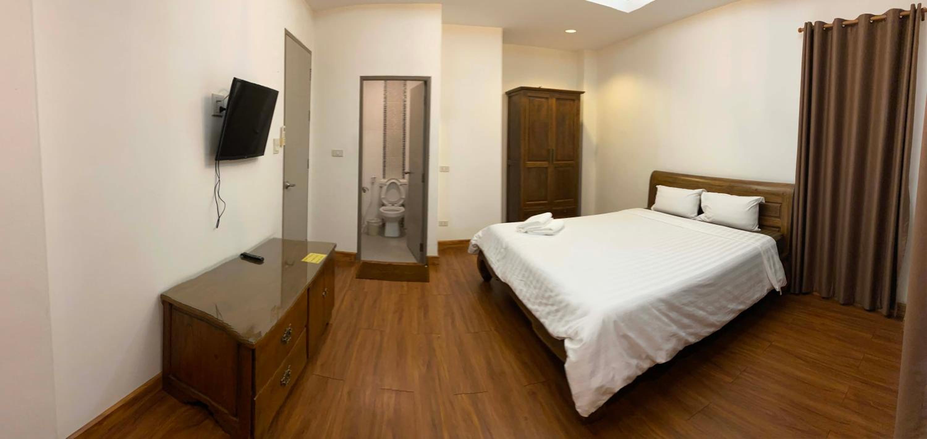 Family Suite with Balcony - Photo 1