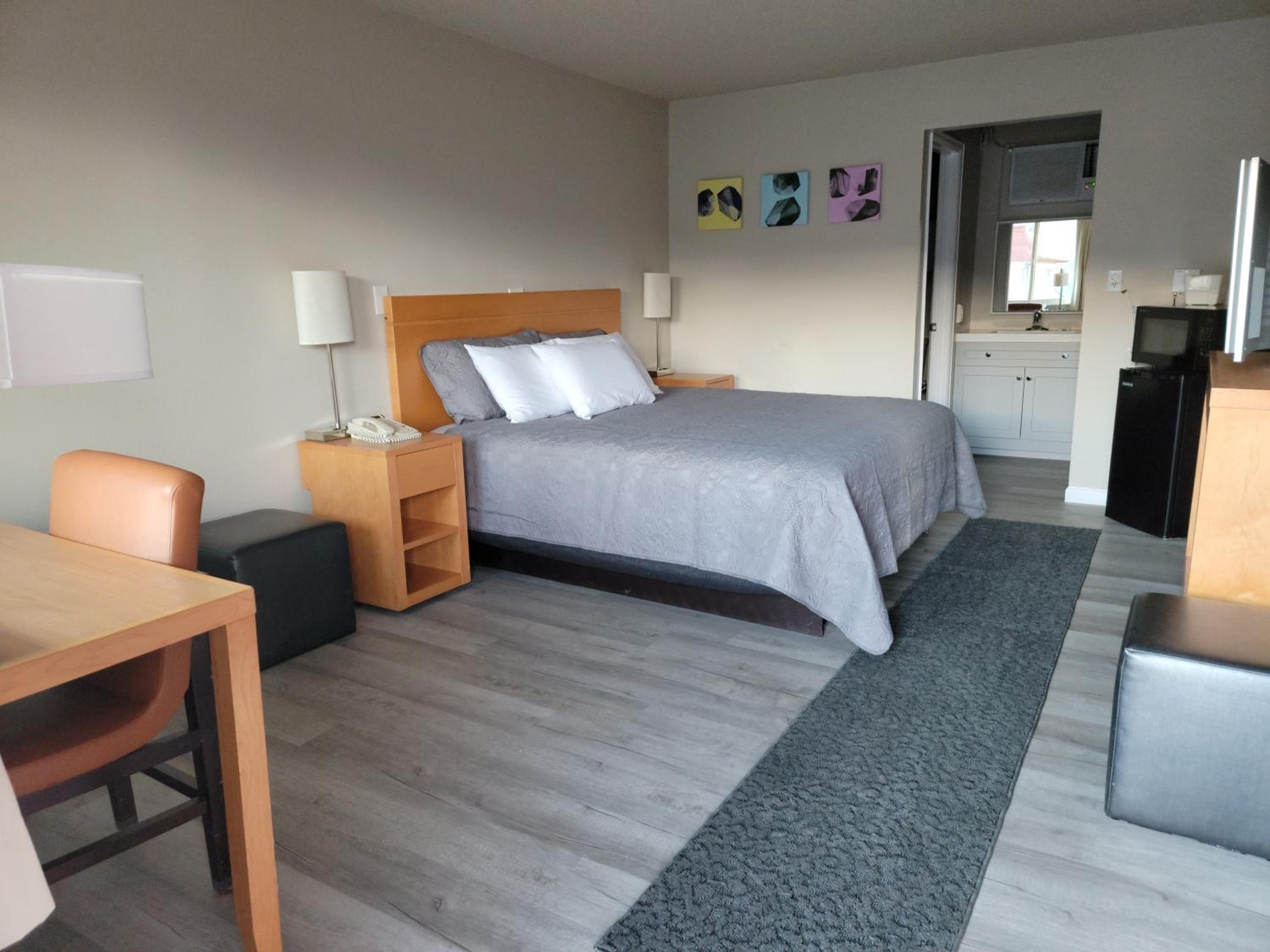 Standard King Room photo 1