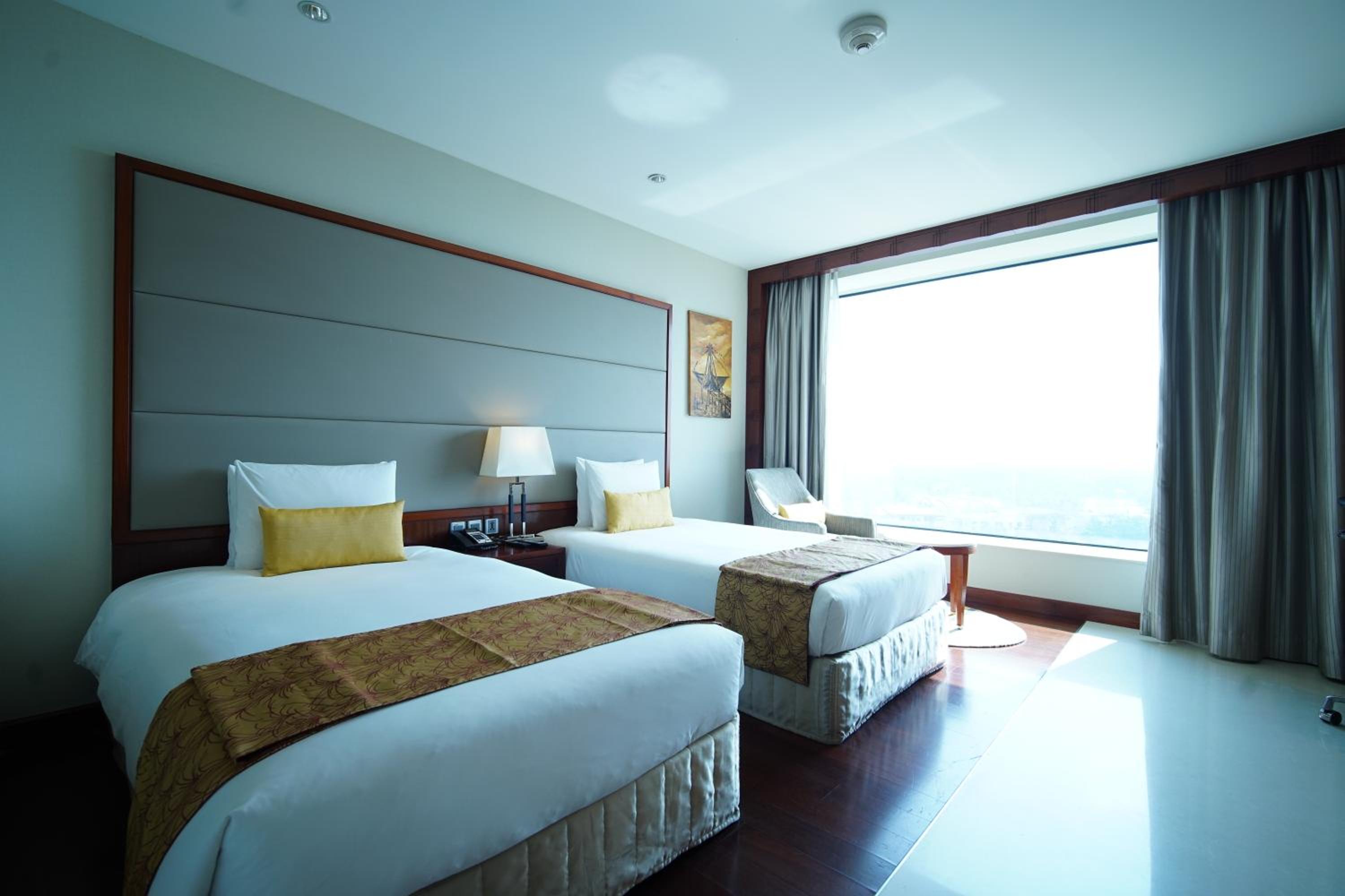 Standard Twin Room with City View photo 2