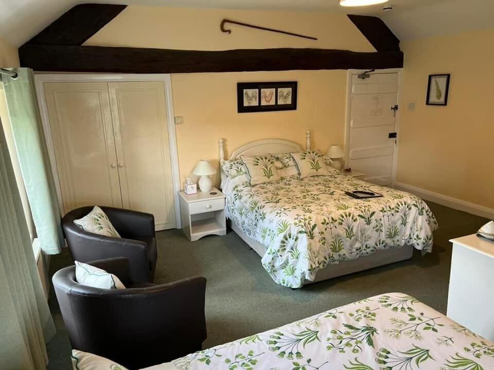 Large Double Room - Photo 1