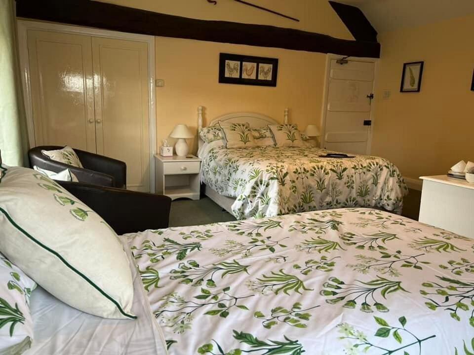 Large Double Room - Photo 2